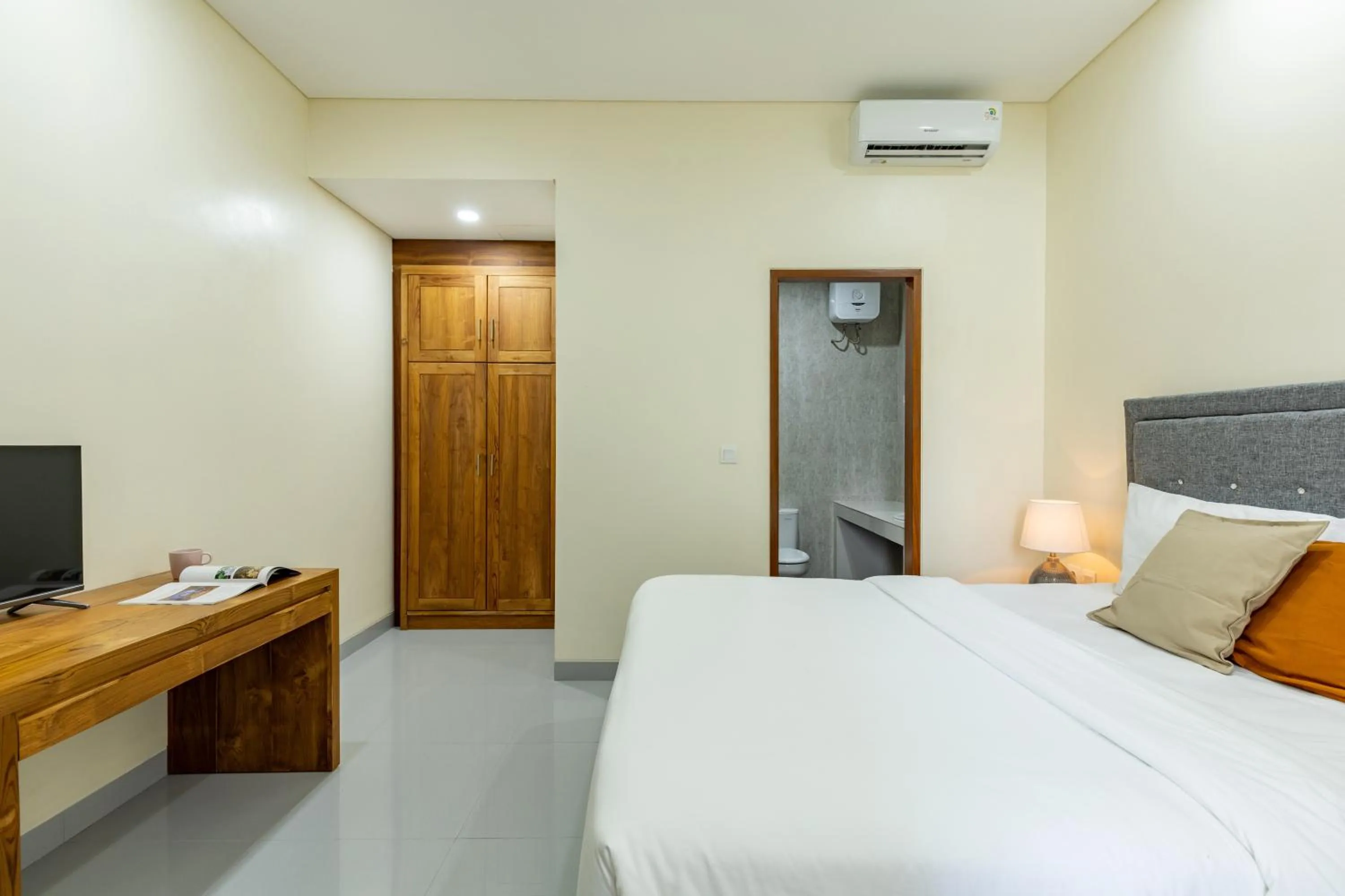 Bedroom, Bed in Cove Griya Elite I