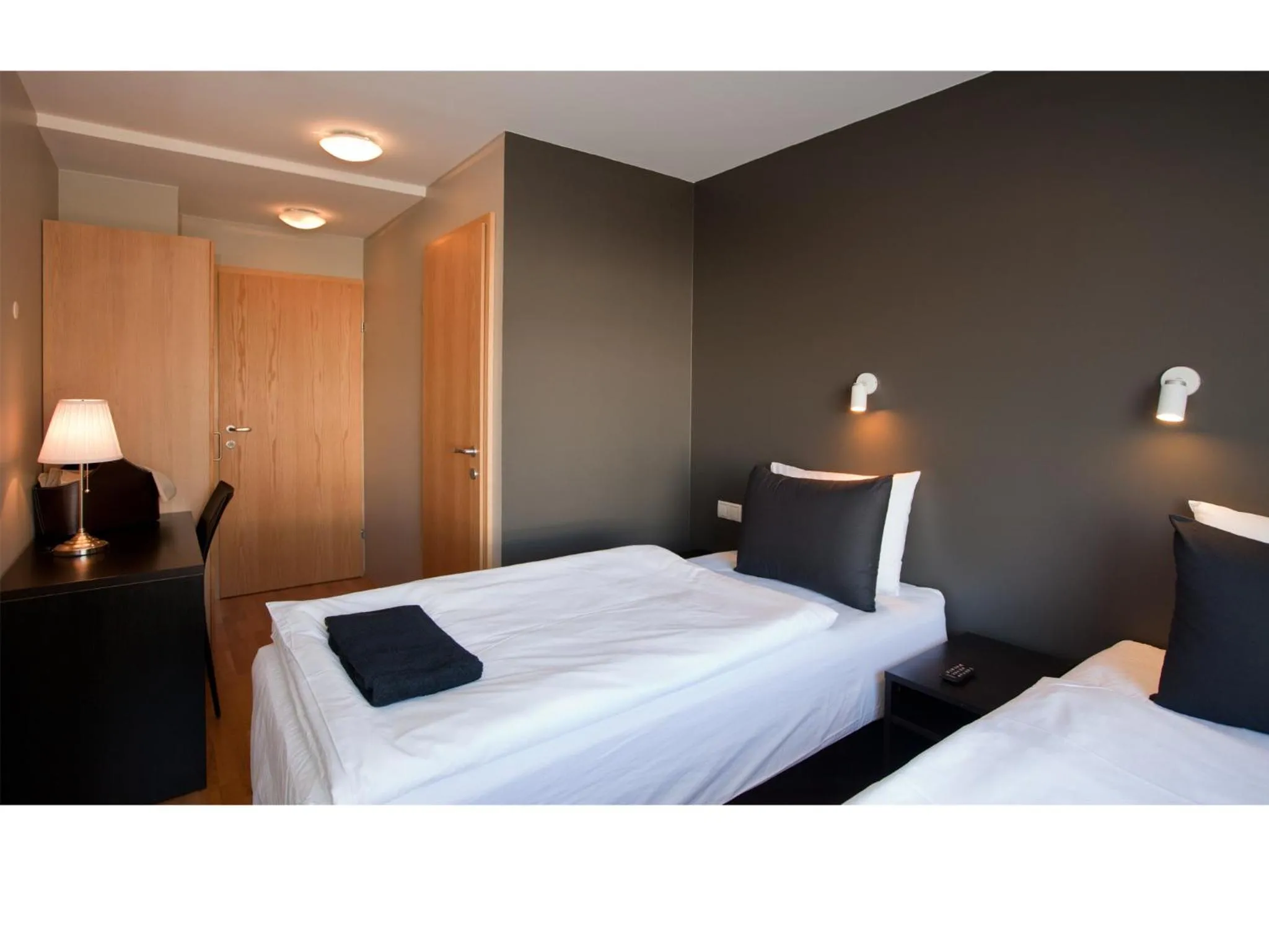 Standard Double or Twin Room with Square View and Private Bathroom in Torg Guest House