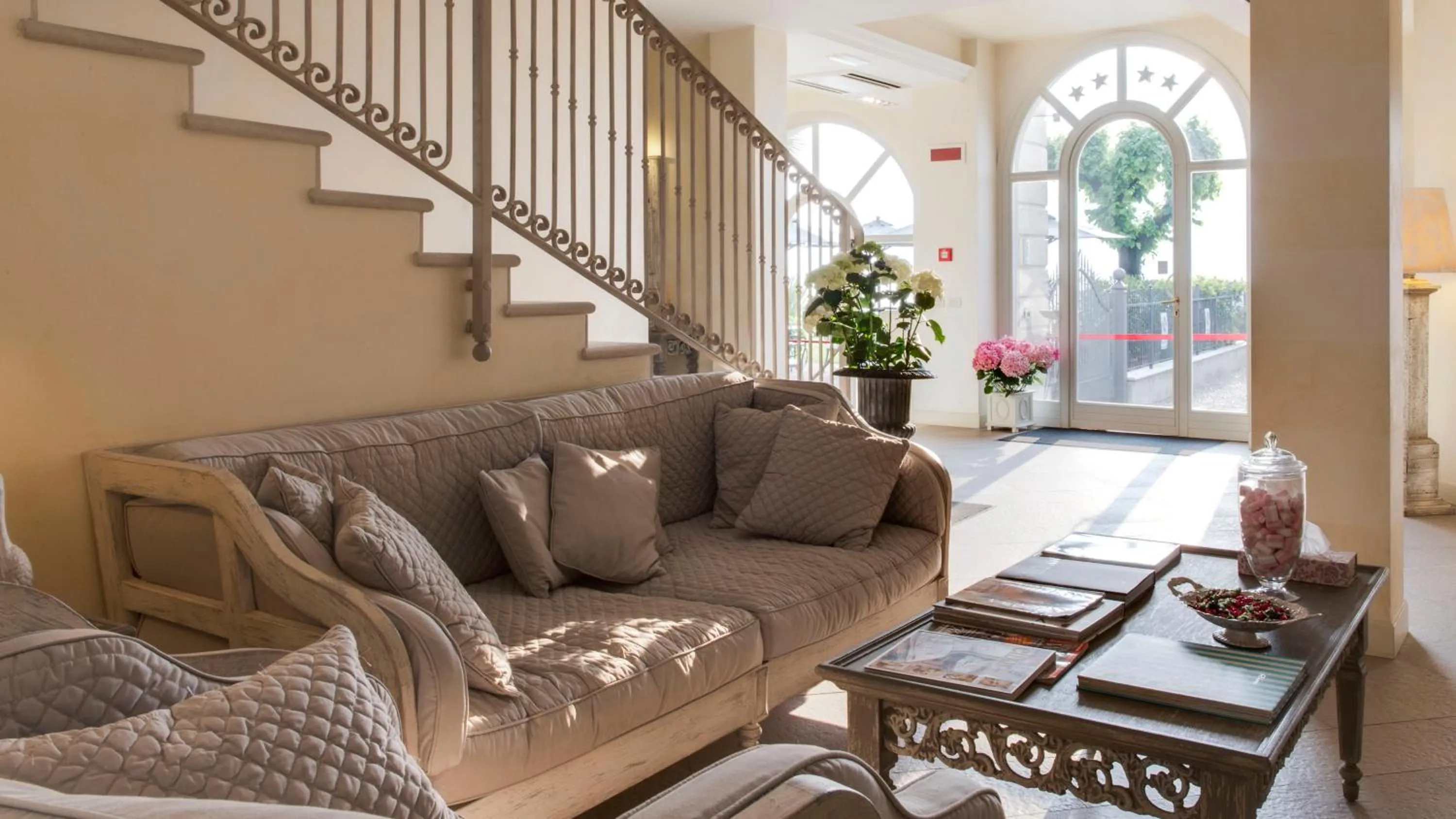 Day in Hotel Rivalago