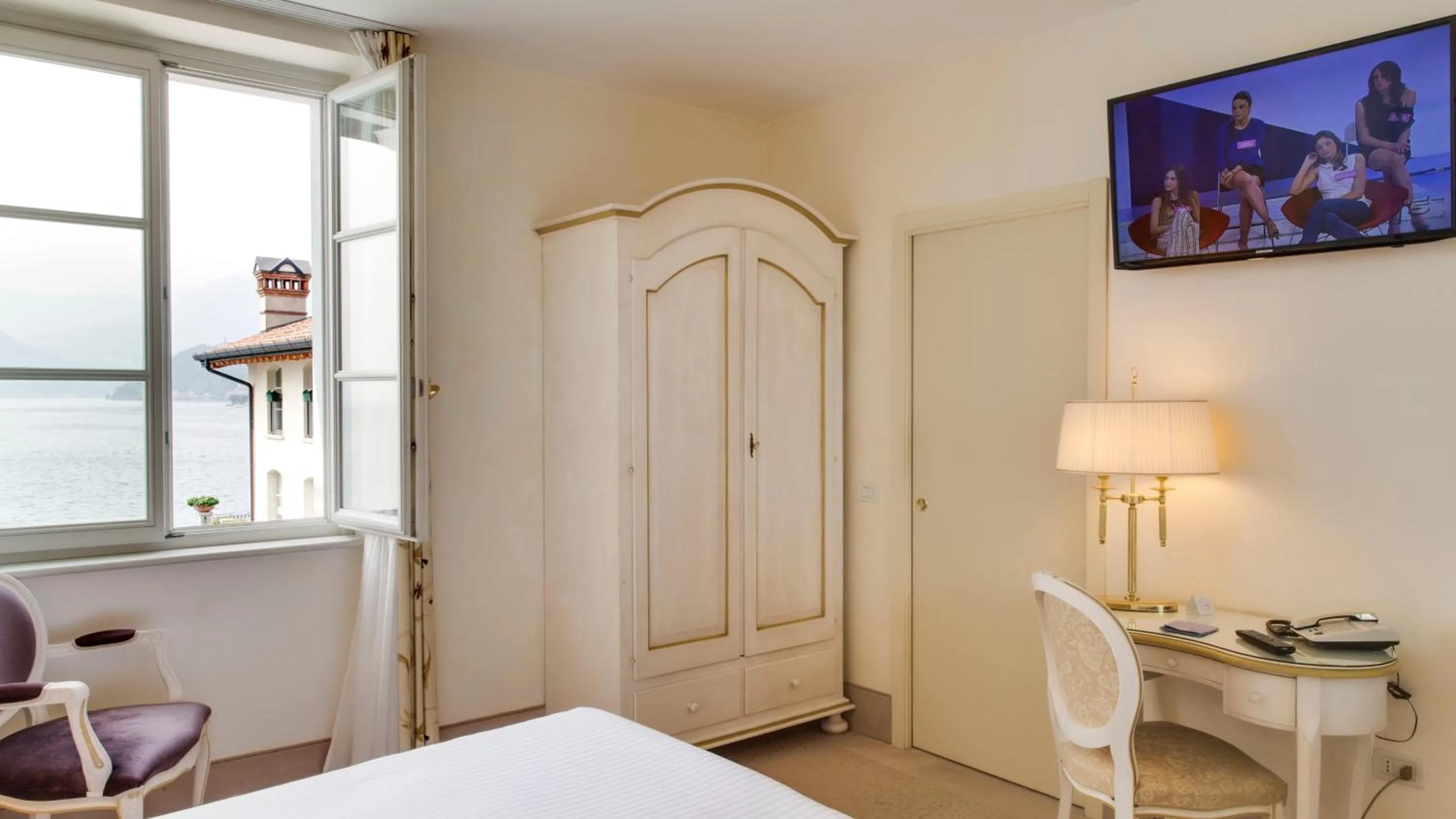 Day, Bed in Hotel Rivalago