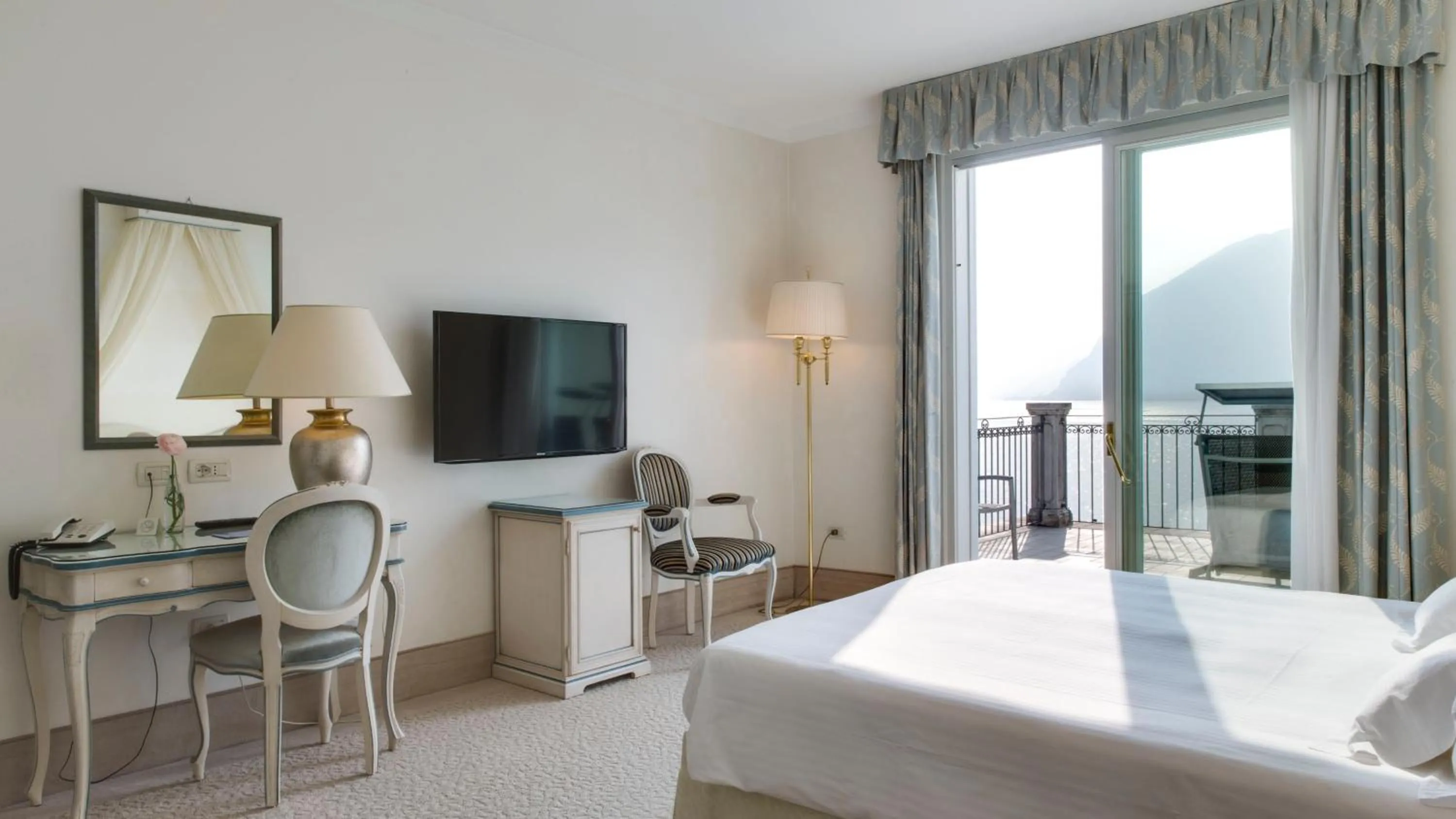 Day, Bed in Hotel Rivalago