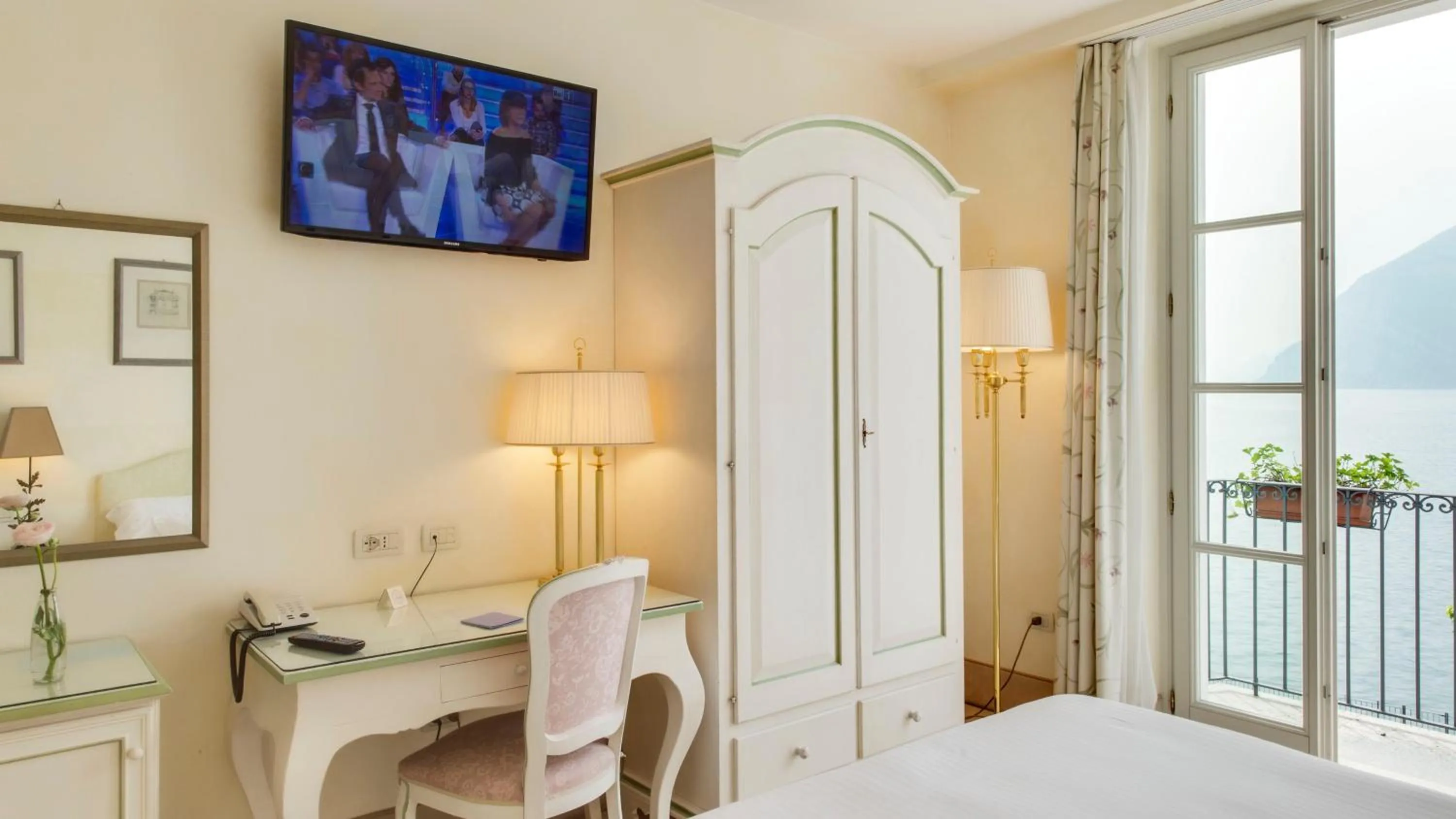 Day, Bed in Hotel Rivalago