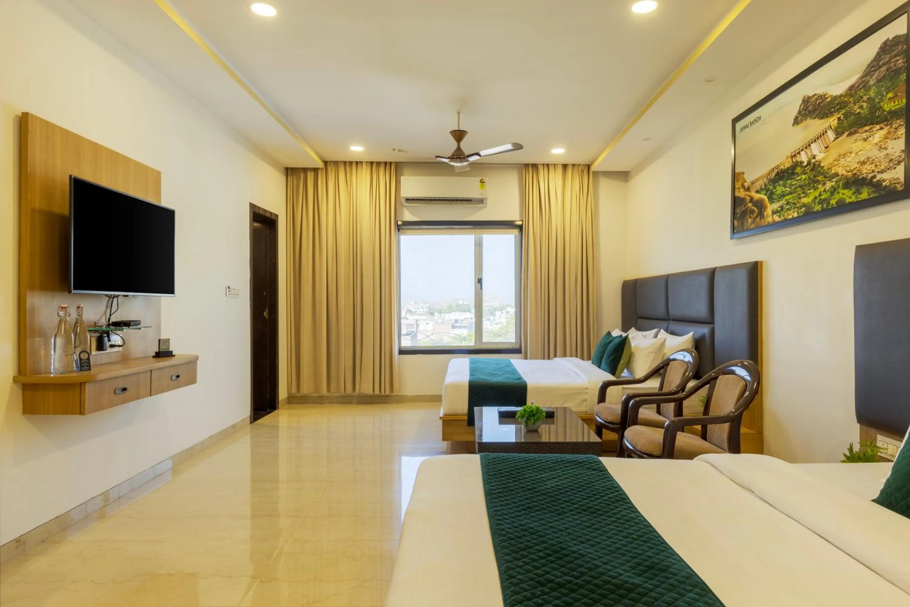 Photo of the whole room, Bed in Sun Stone Hotel & Club - Jawai