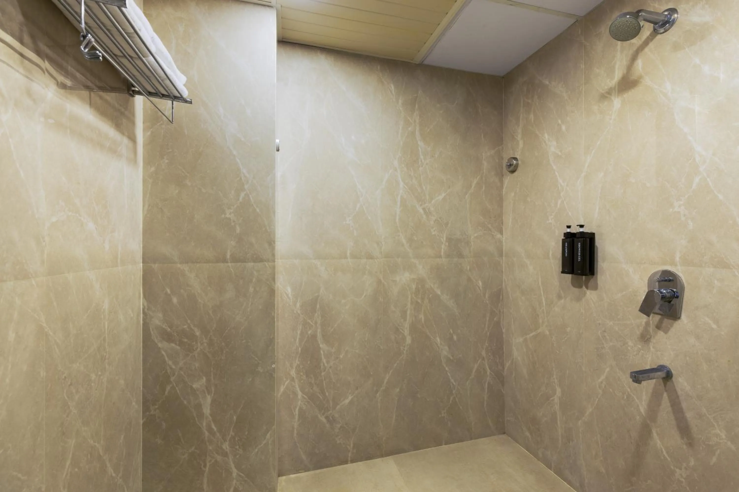 Shower in Sun Stone Hotel & Club - Jawai