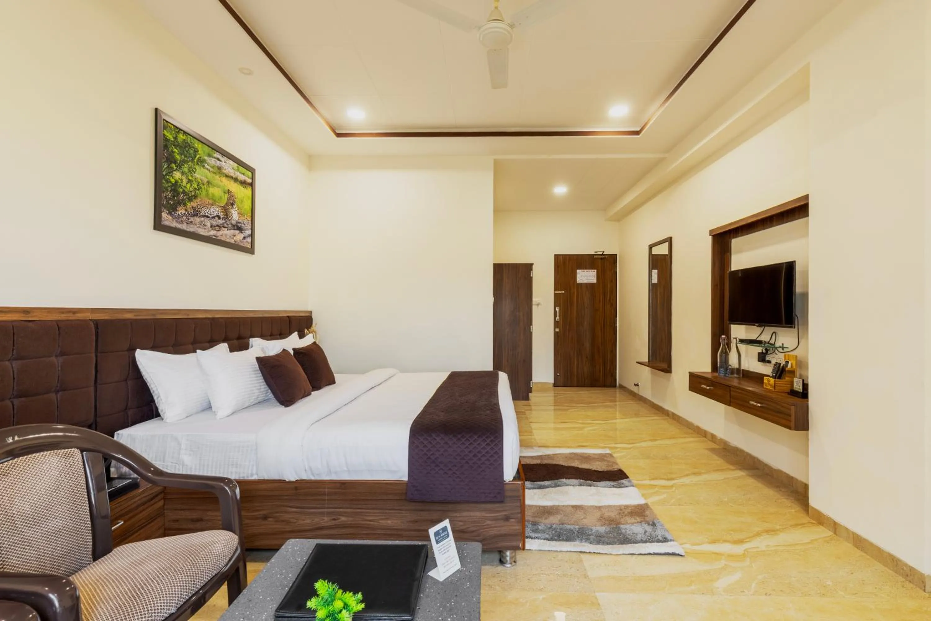 Photo of the whole room in Sun Stone Hotel & Club - Jawai