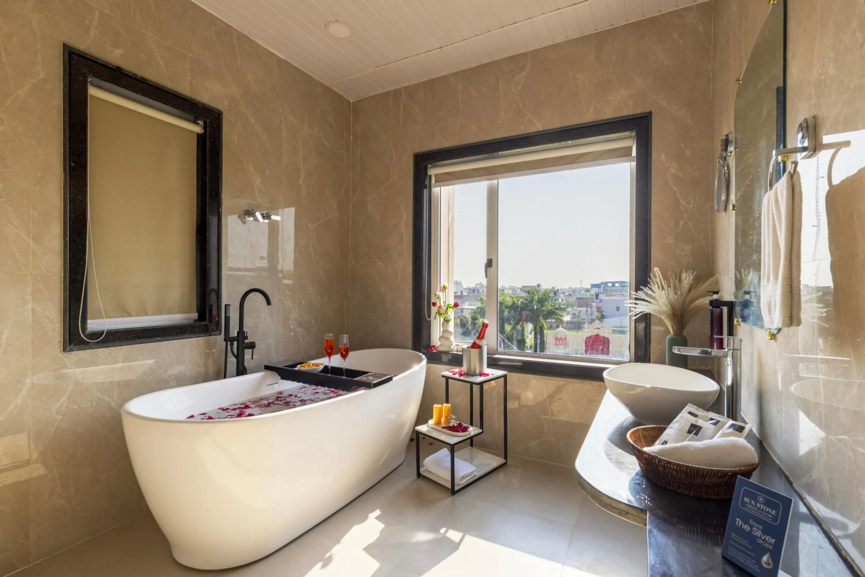 Bath in Sun Stone Hotel & Club - Jawai