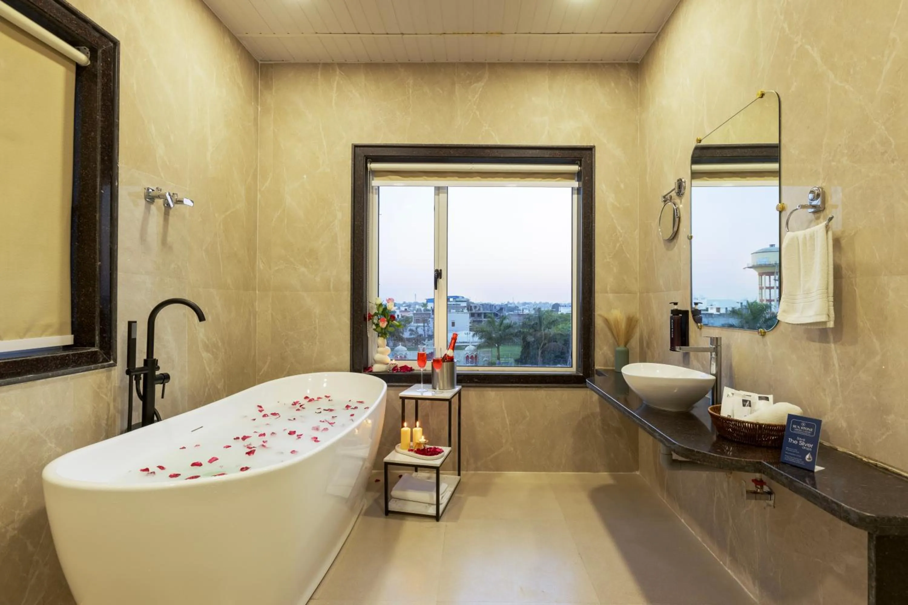 Bath in Sun Stone Hotel & Club - Jawai