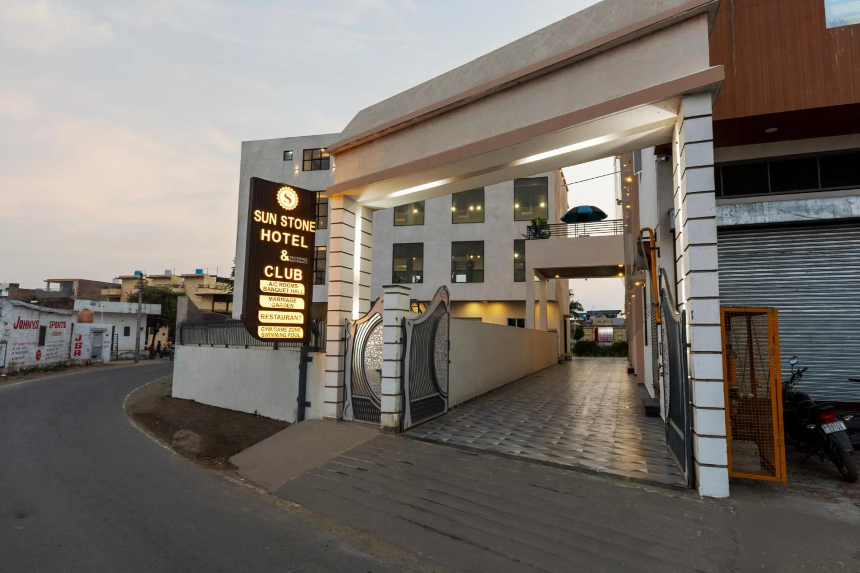 Facade/entrance in Sun Stone Hotel & Club - Jawai