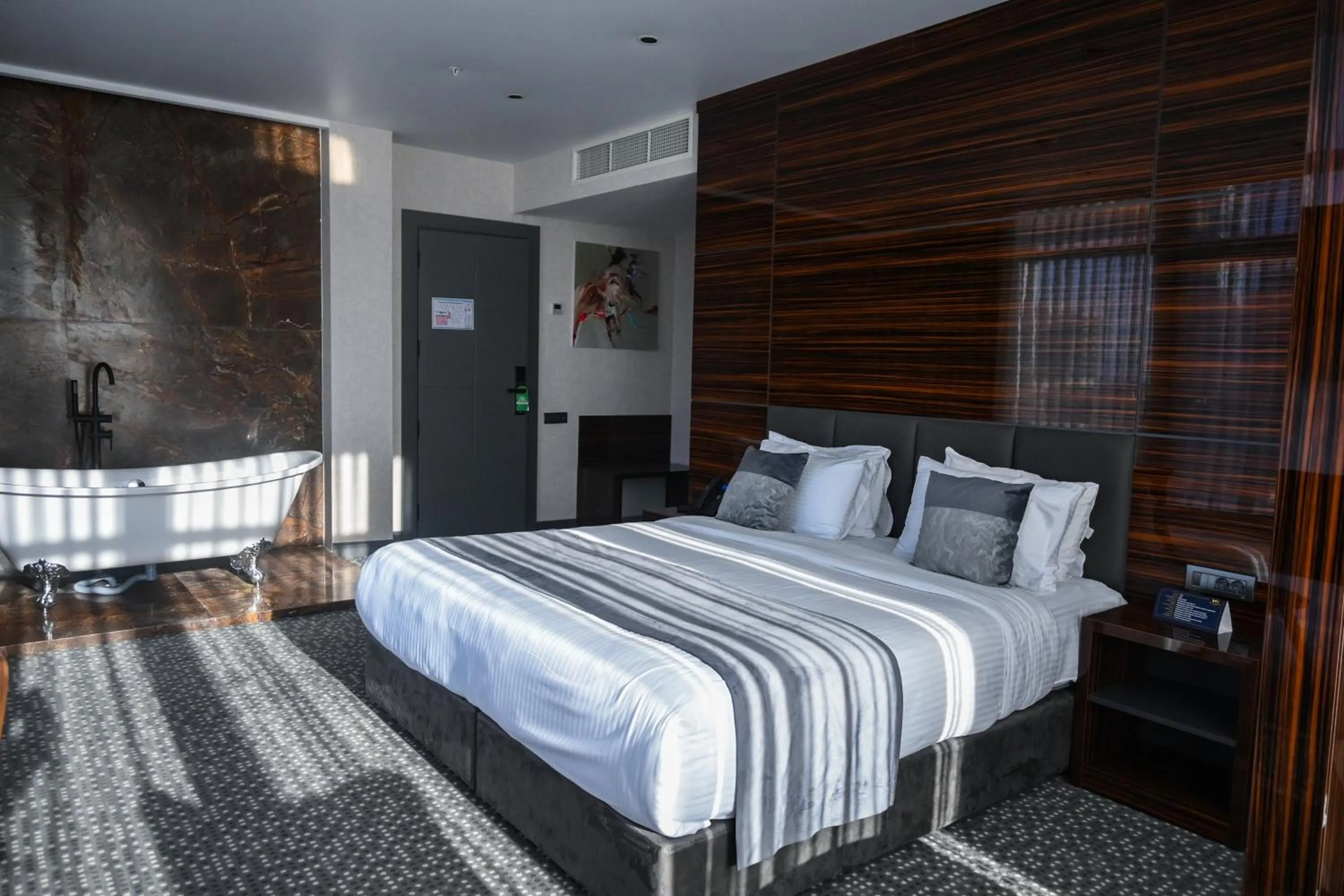 Bedroom, Bed in Hotel Monarch