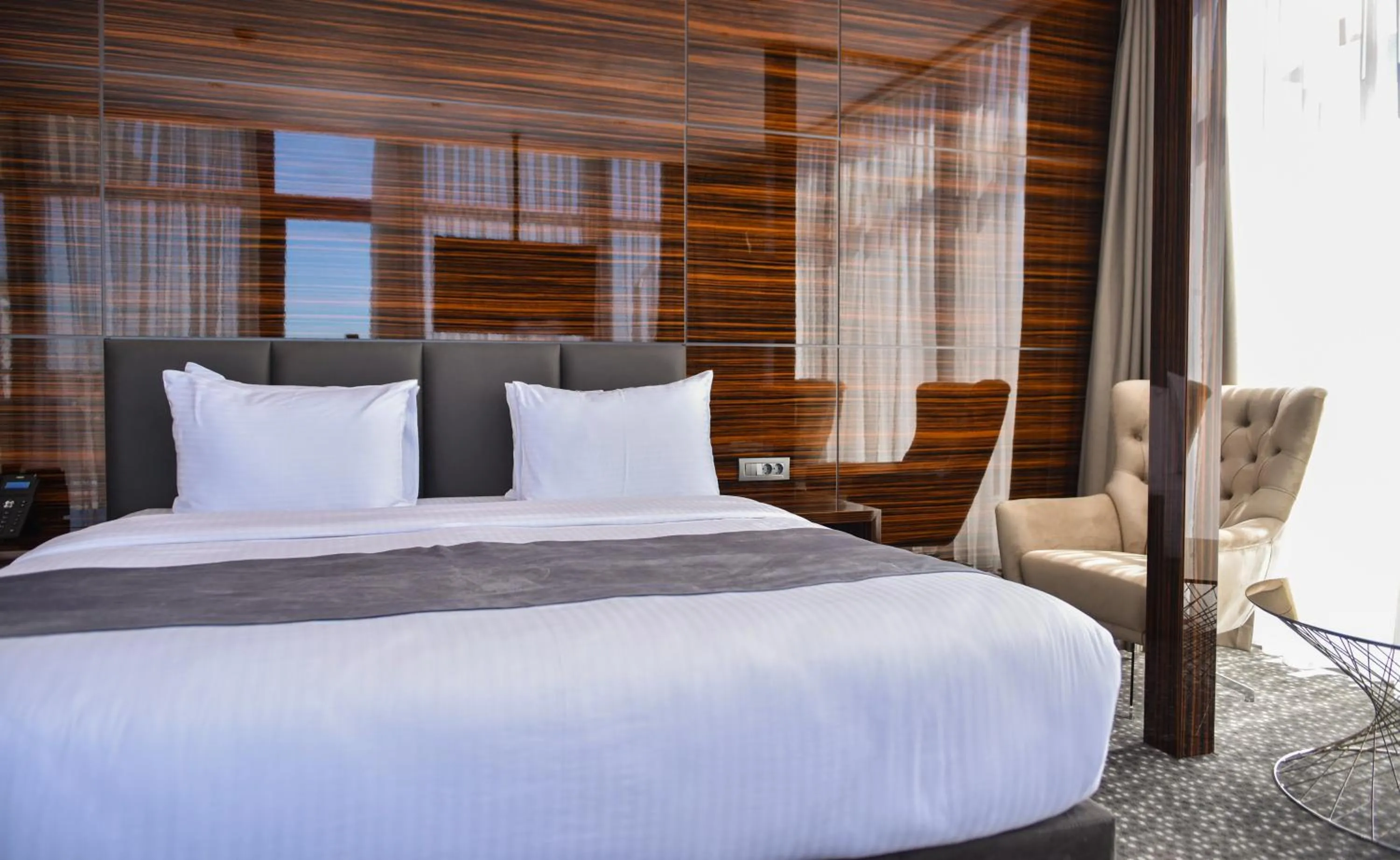 Bedroom, Bed in Hotel Monarch