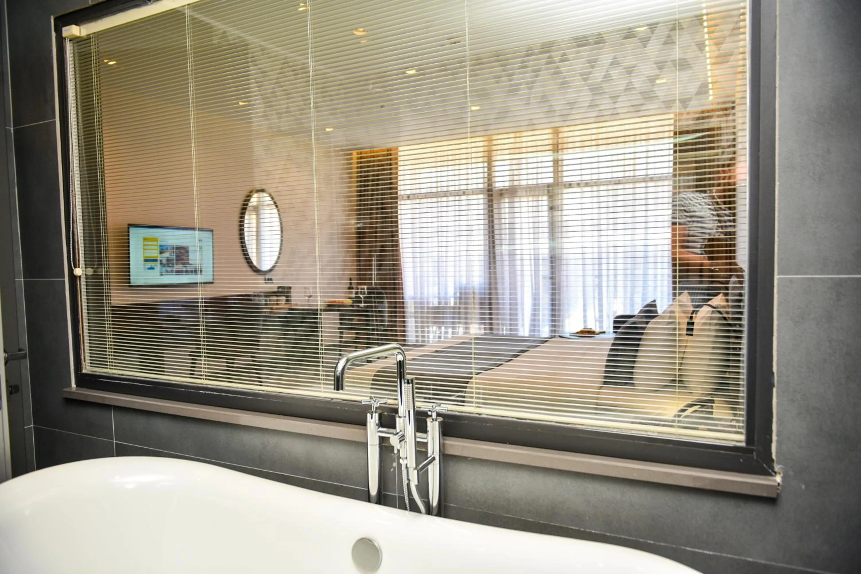 Bath, Bed in Hotel Monarch