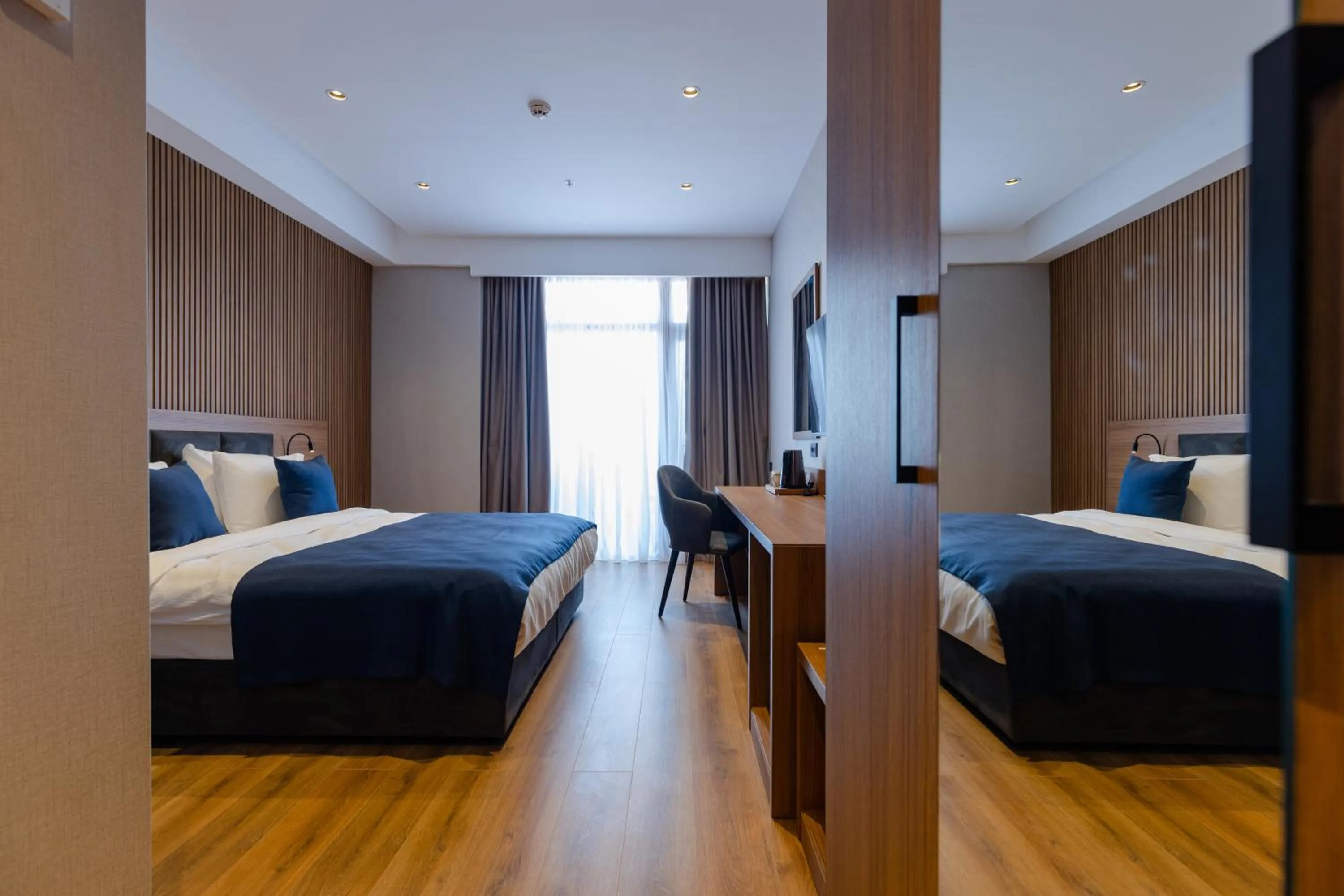 Photo of the whole room, Bed in Hotel Monarch