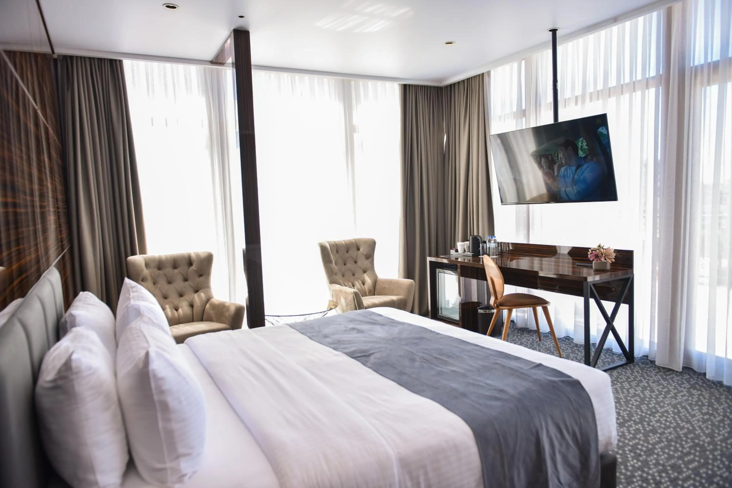 Bed in Hotel Monarch