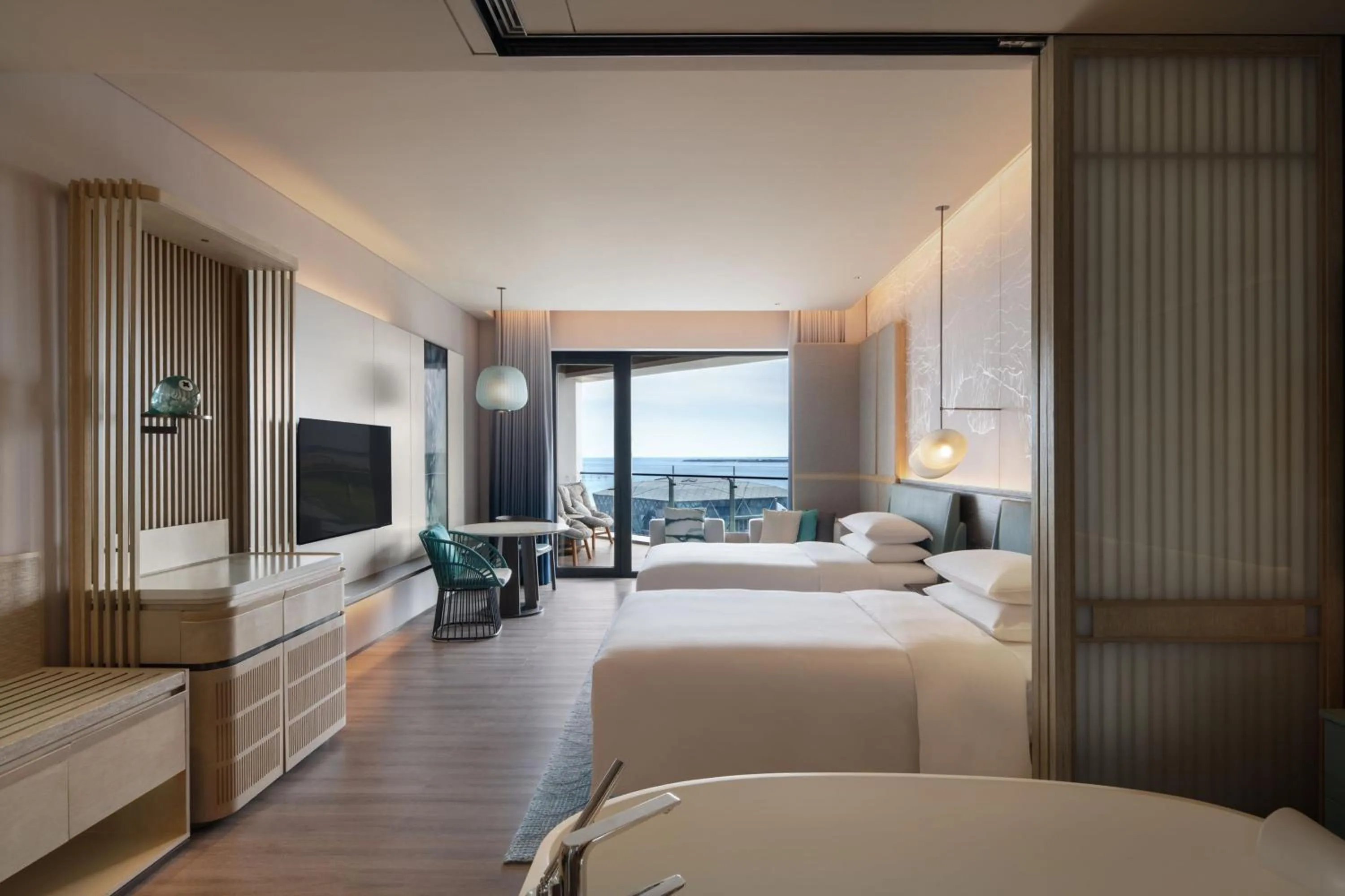 Photo of the whole room, Bed in Qinhuangdao Marriott Resort