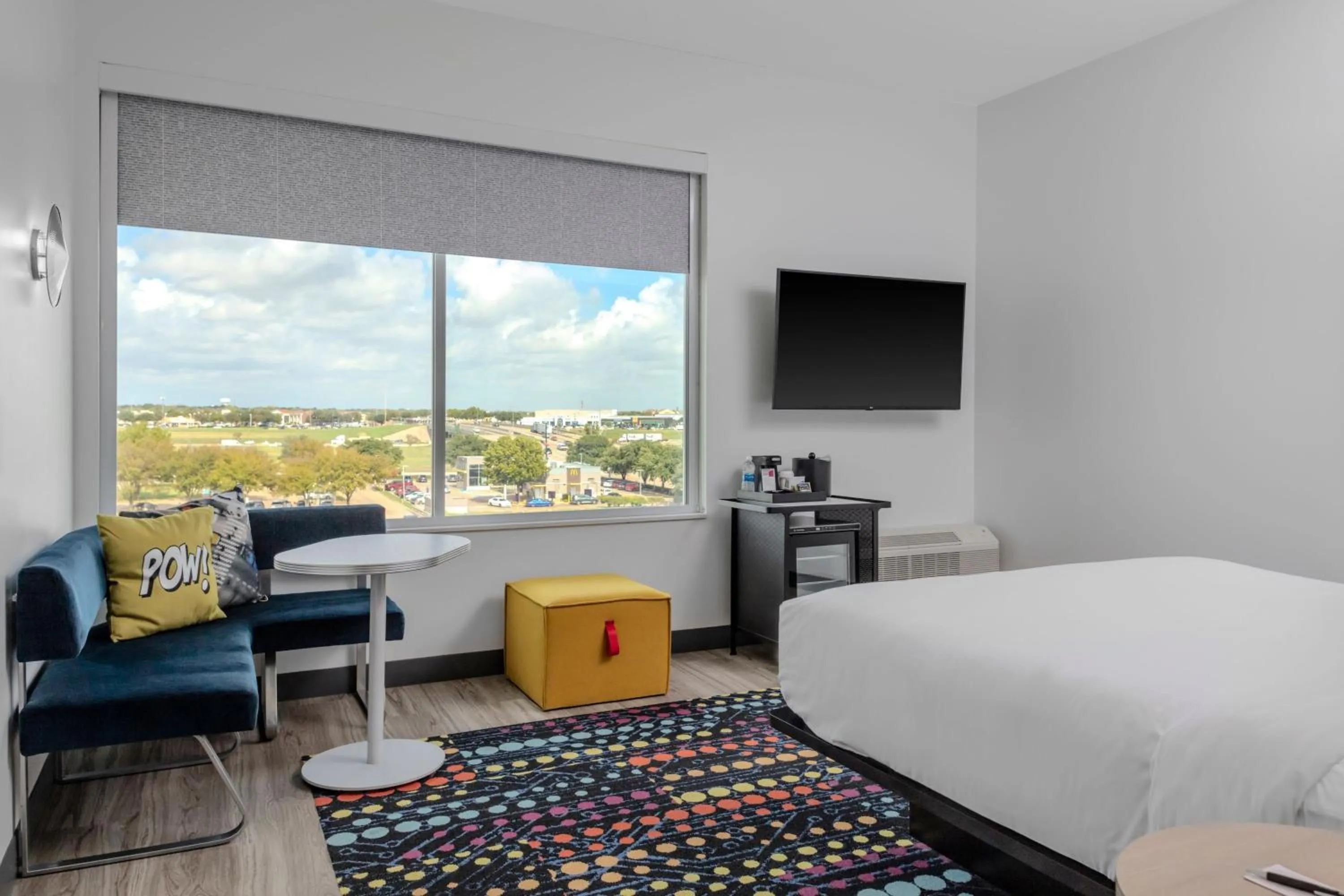 Photo of the whole room, Bed in Aloft Dallas Arlington South