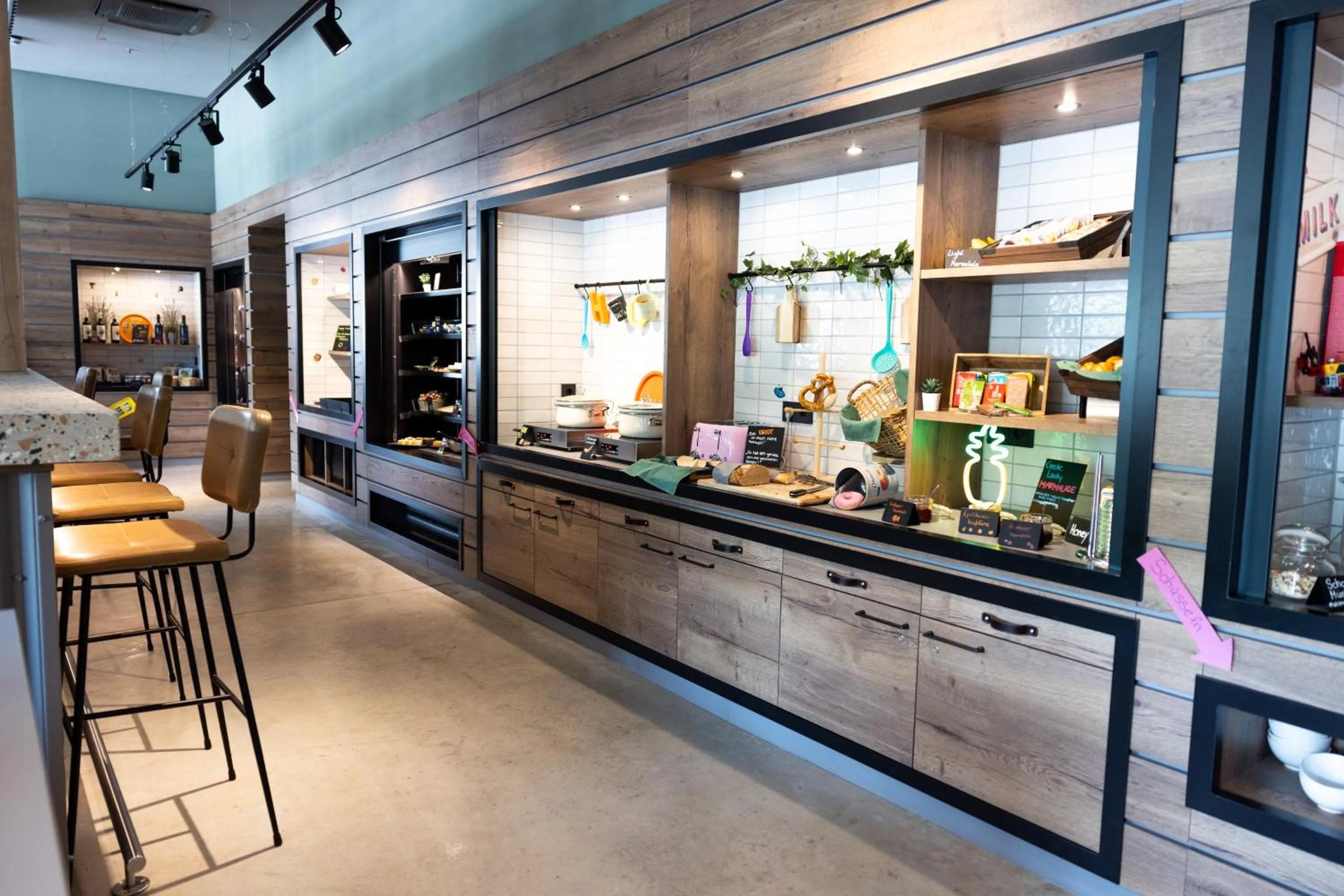 Buffet breakfast in Moxy Simmern