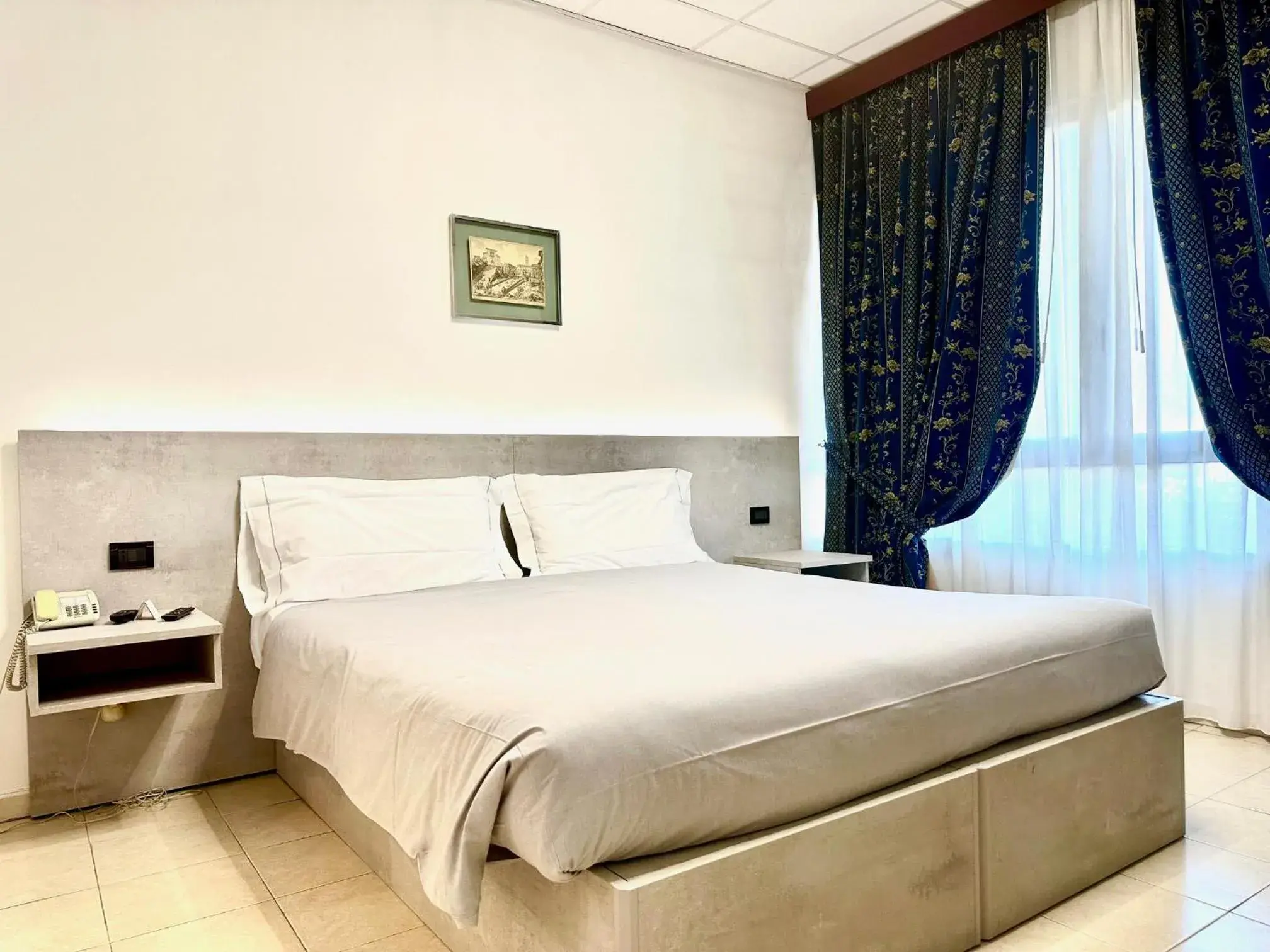 Bed in Hotel Leonardo Bed in Hotel Leonardo