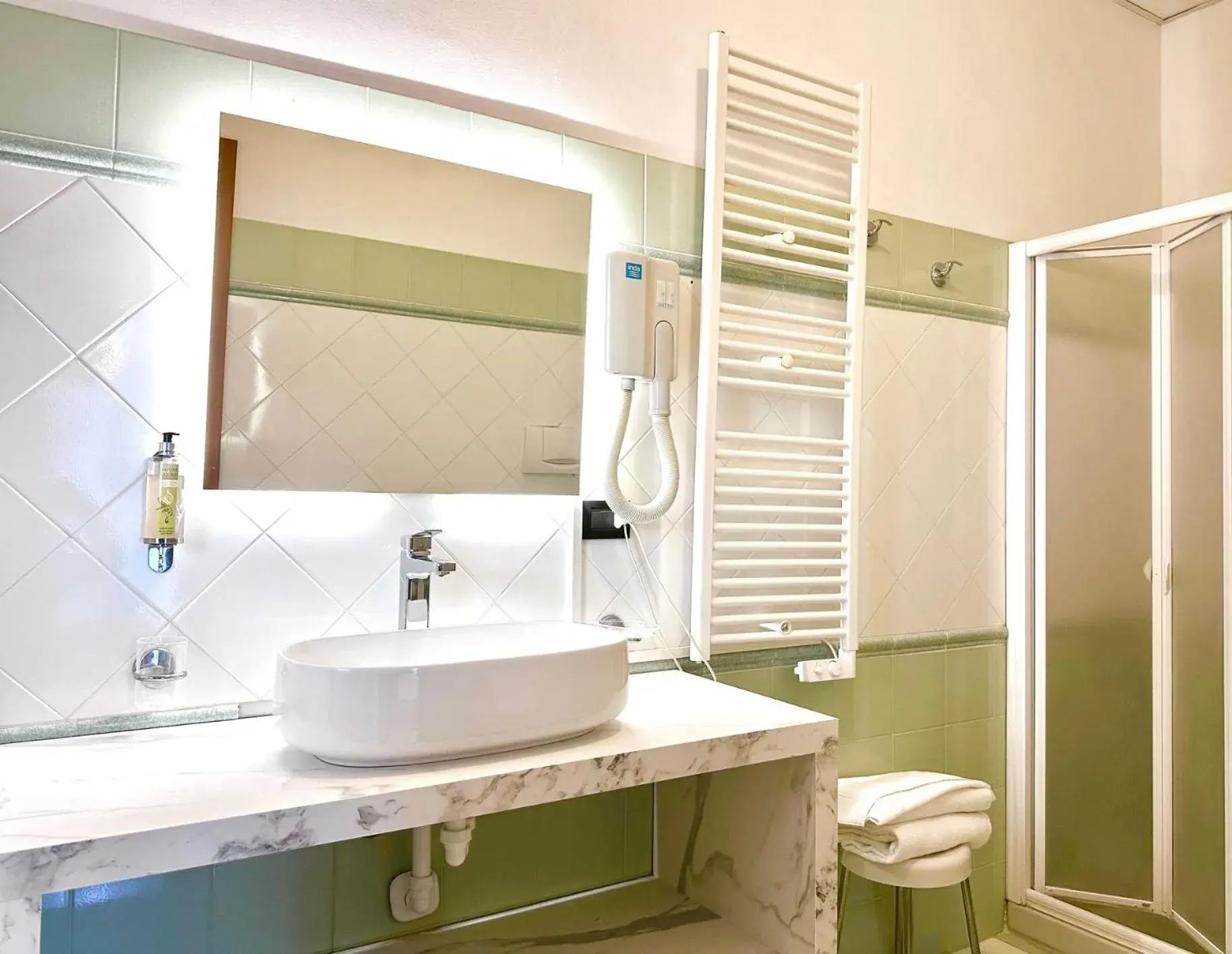 Standard Twin Room - single occupancy in Hotel Leonardo Standard Twin Room - single occupancy in Hotel Leonardo