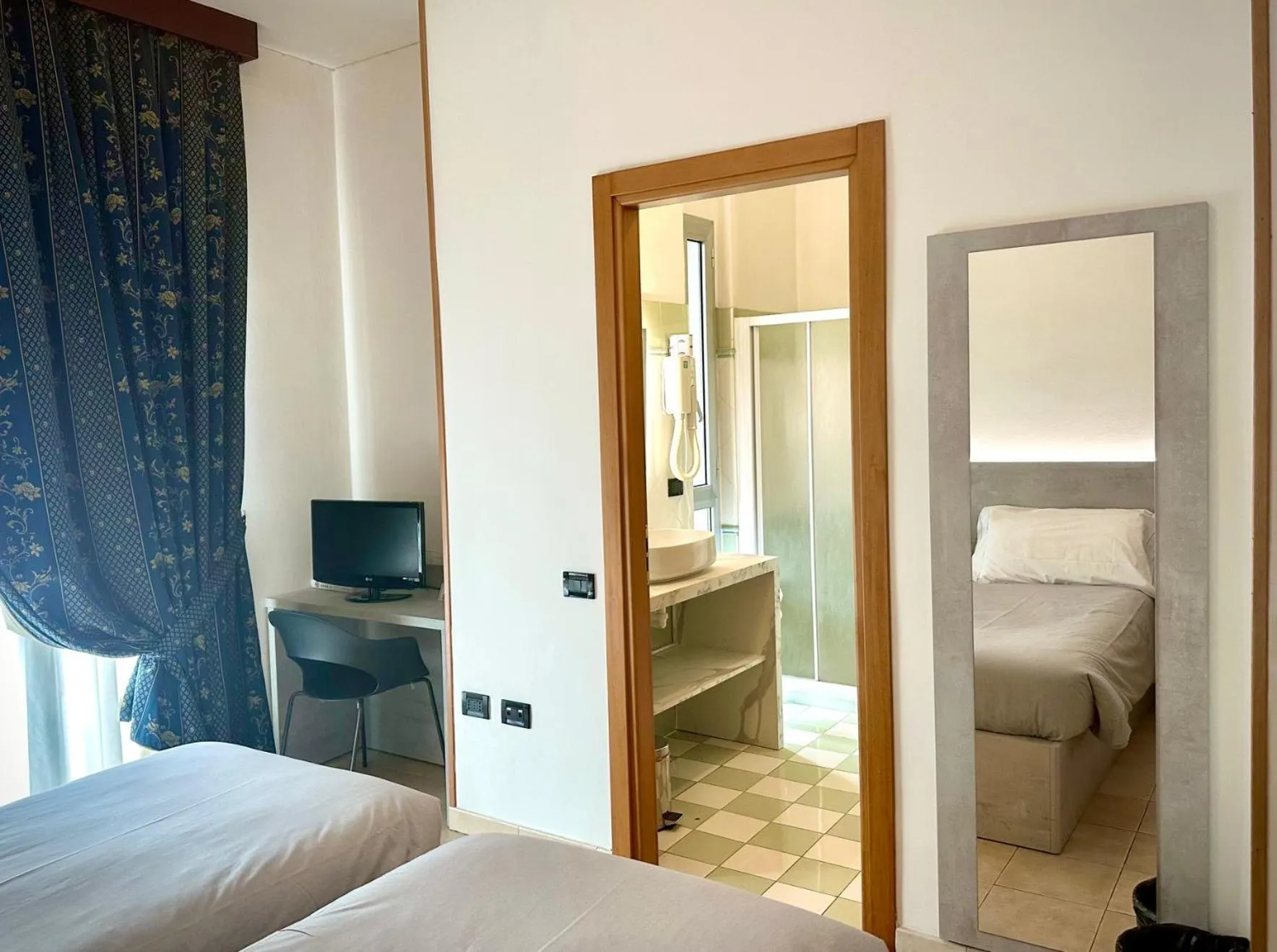 Bed in Hotel Leonardo