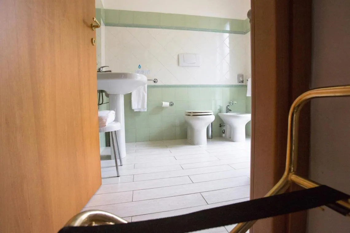 Toilet in Hotel Leonardo
