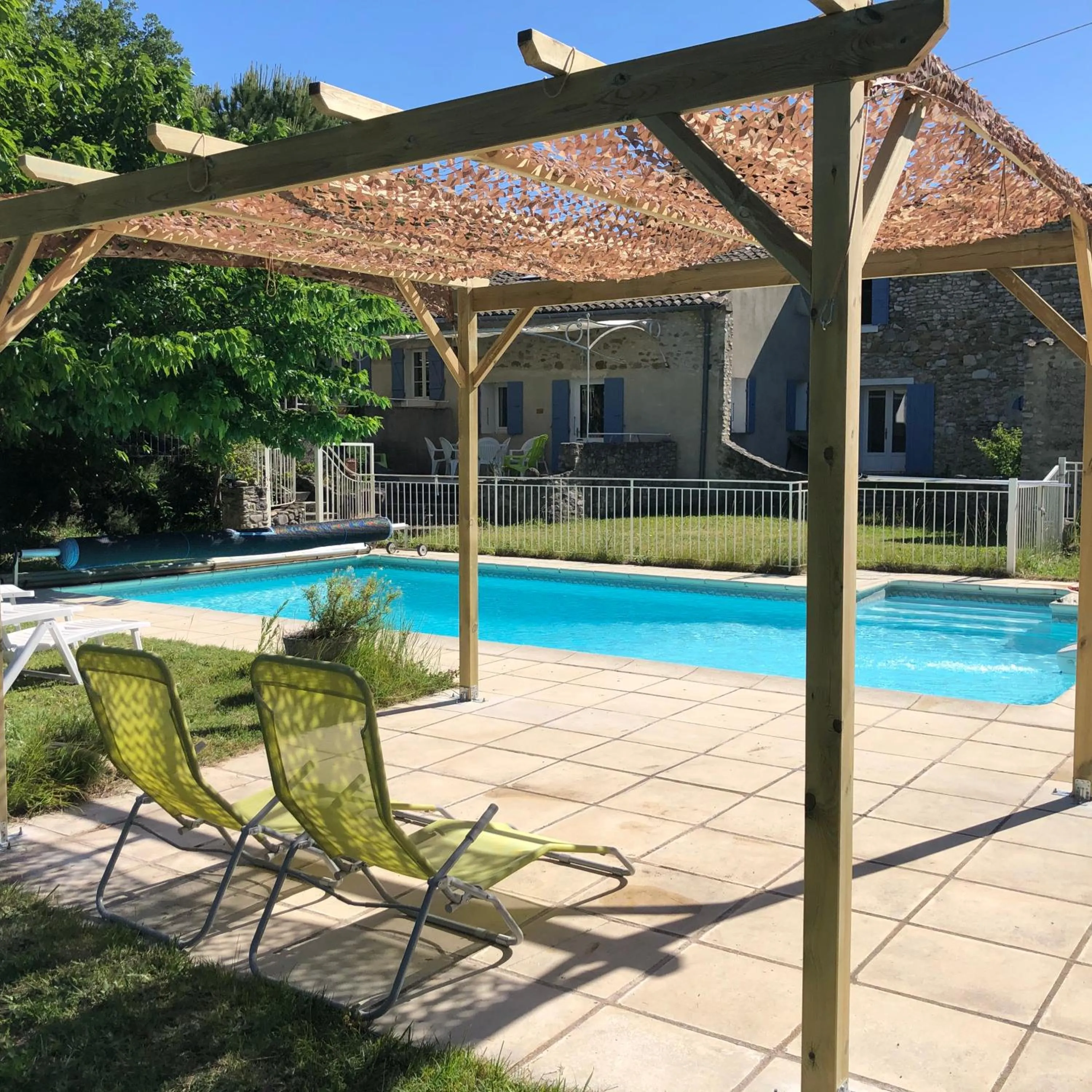 Swimming pool in Chambre d'hôtes LOU PATACLET