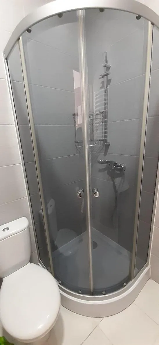 Shower in Kraków Chilli Hostel