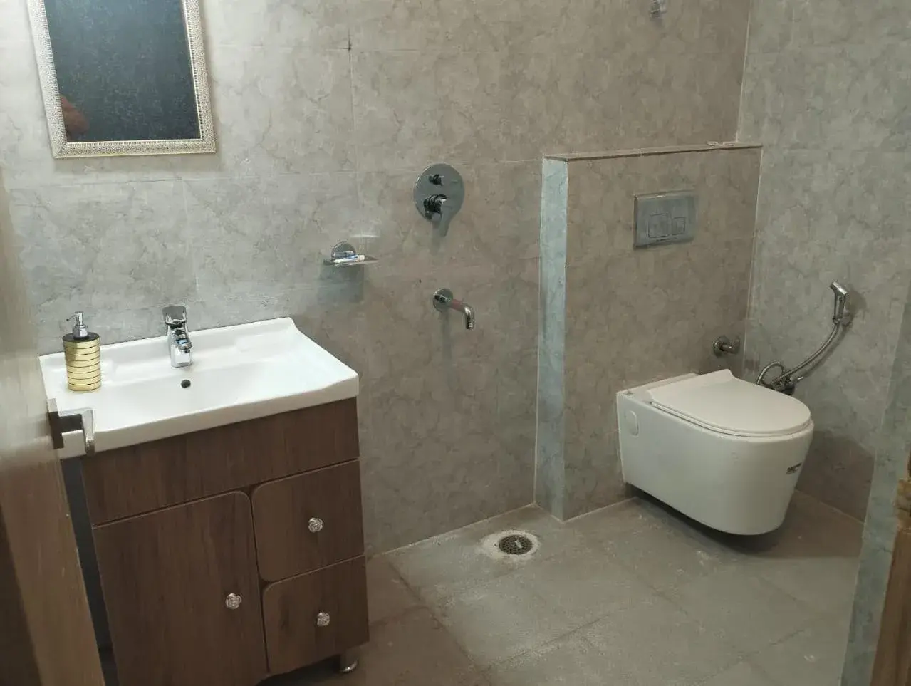 Bathroom in Mrig Valley Resort, Homestay & Banquet Bathroom in Mrig Valley Resort, Homestay & Banquet