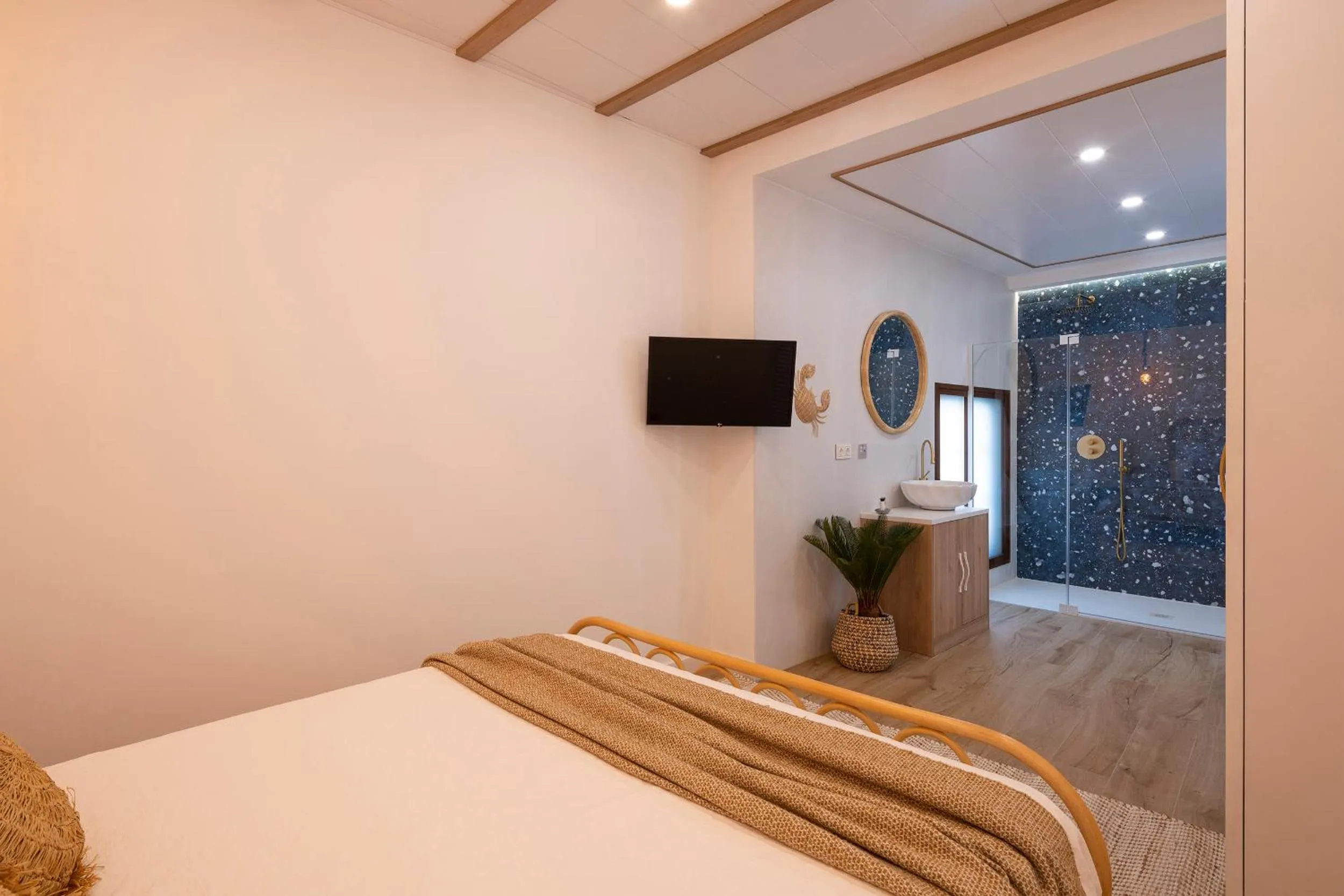 Bathroom, Bed in Palatina Concept Suites