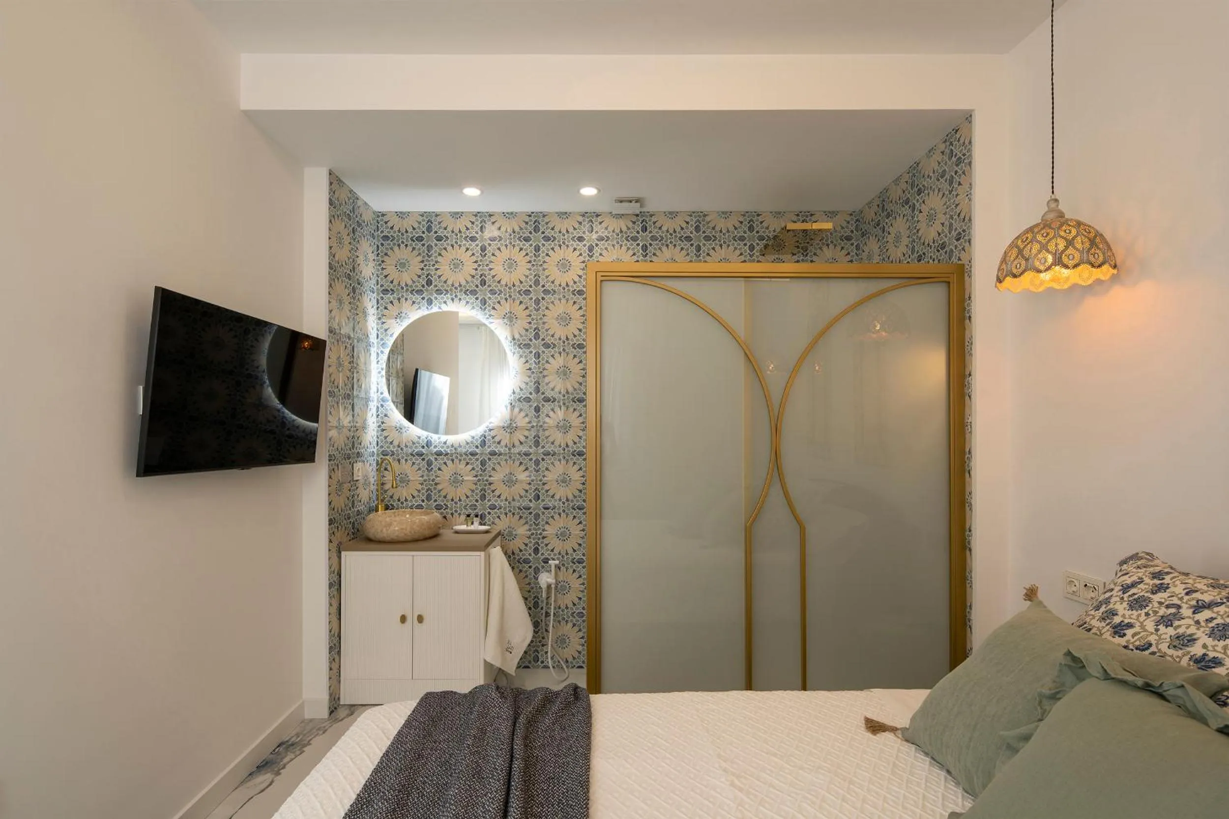 Bathroom, Bed in Palatina Concept Suites