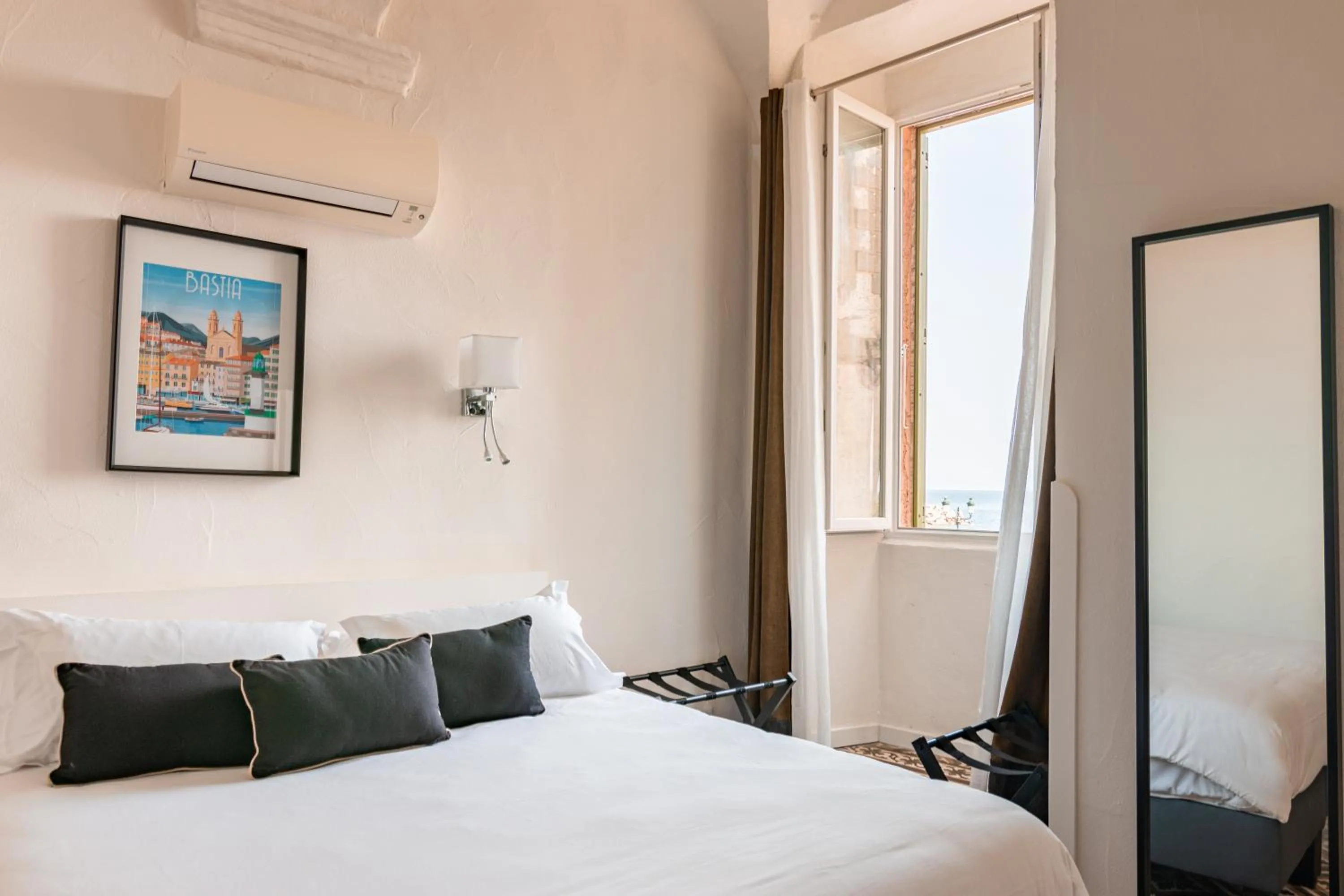 Bed in Hôtel Posta Vecchia