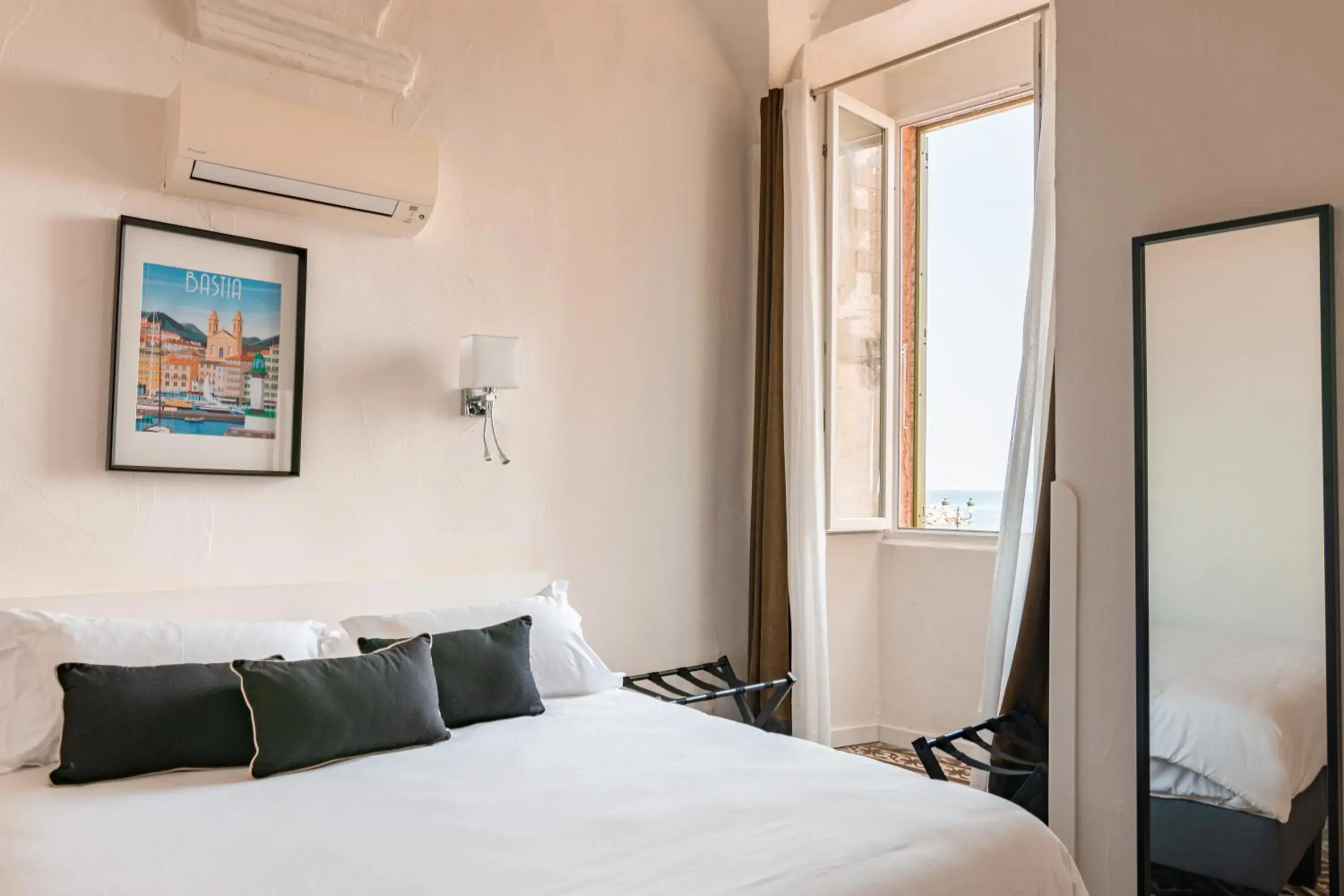 Bed in Hôtel Posta Vecchia Bed in Hôtel Posta Vecchia