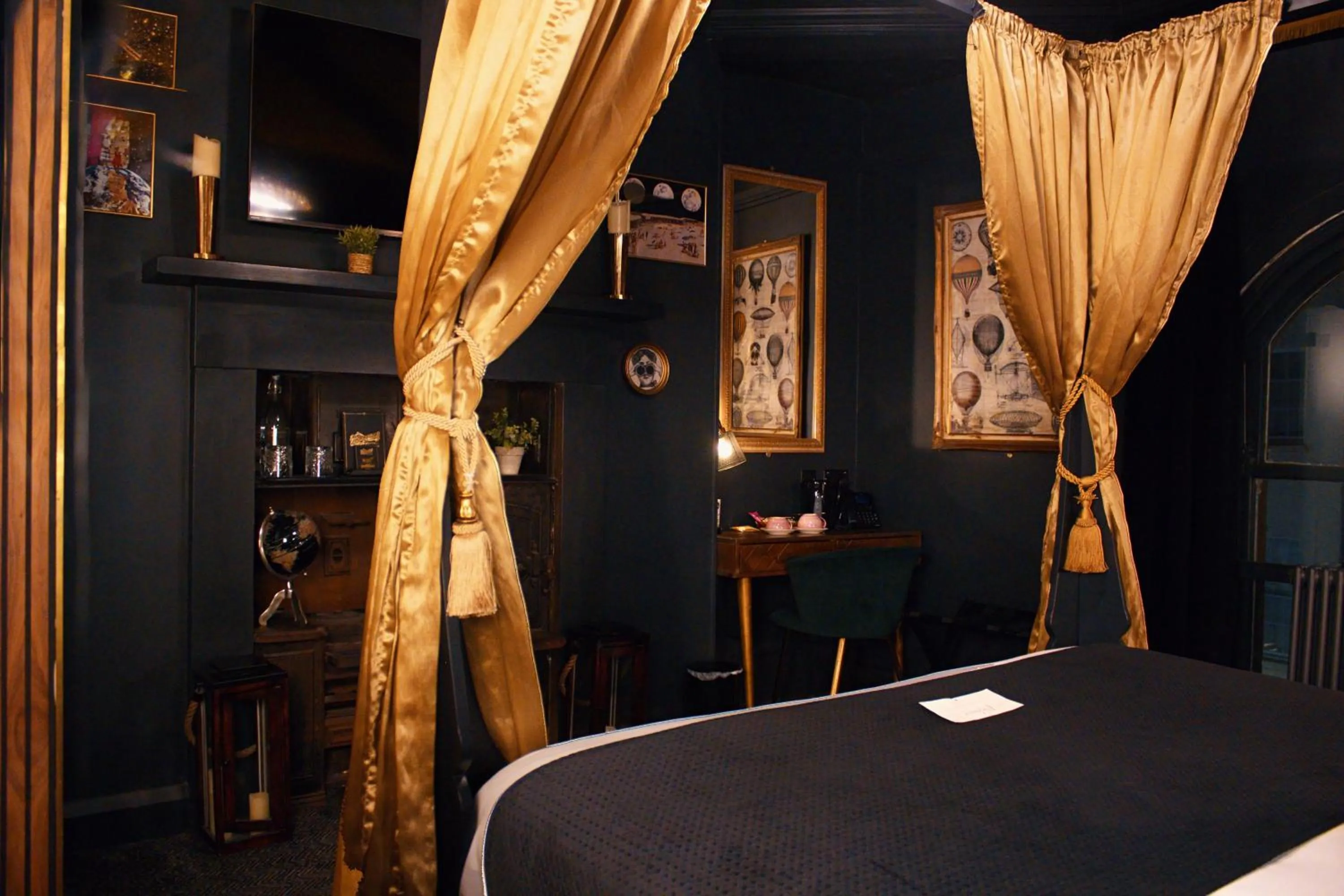 Decorative detail, Bed in Impossible Motel