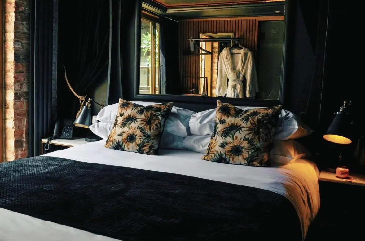 Bedroom, Bed in Impossible Motel