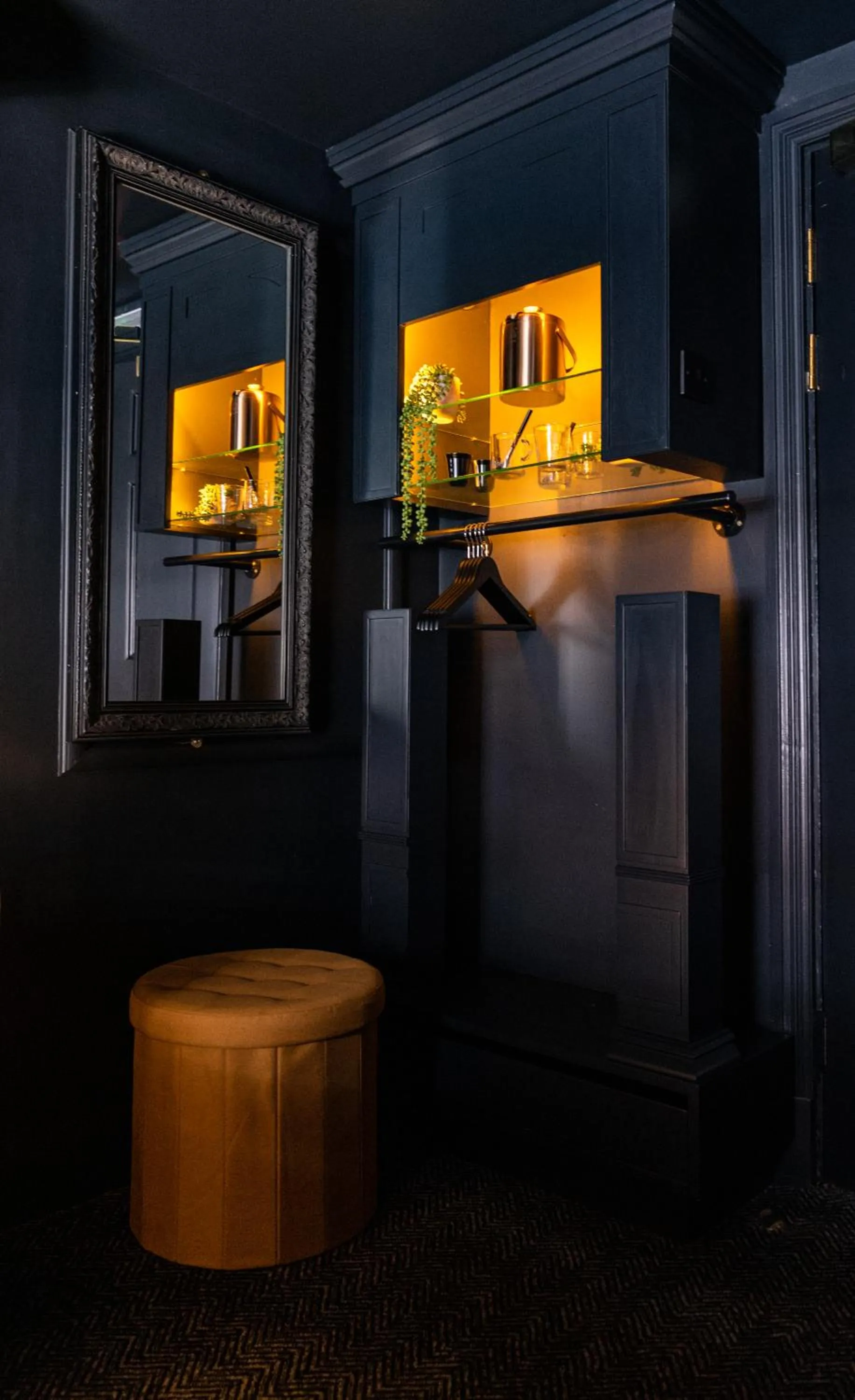 Coffee/tea facilities in Impossible Motel