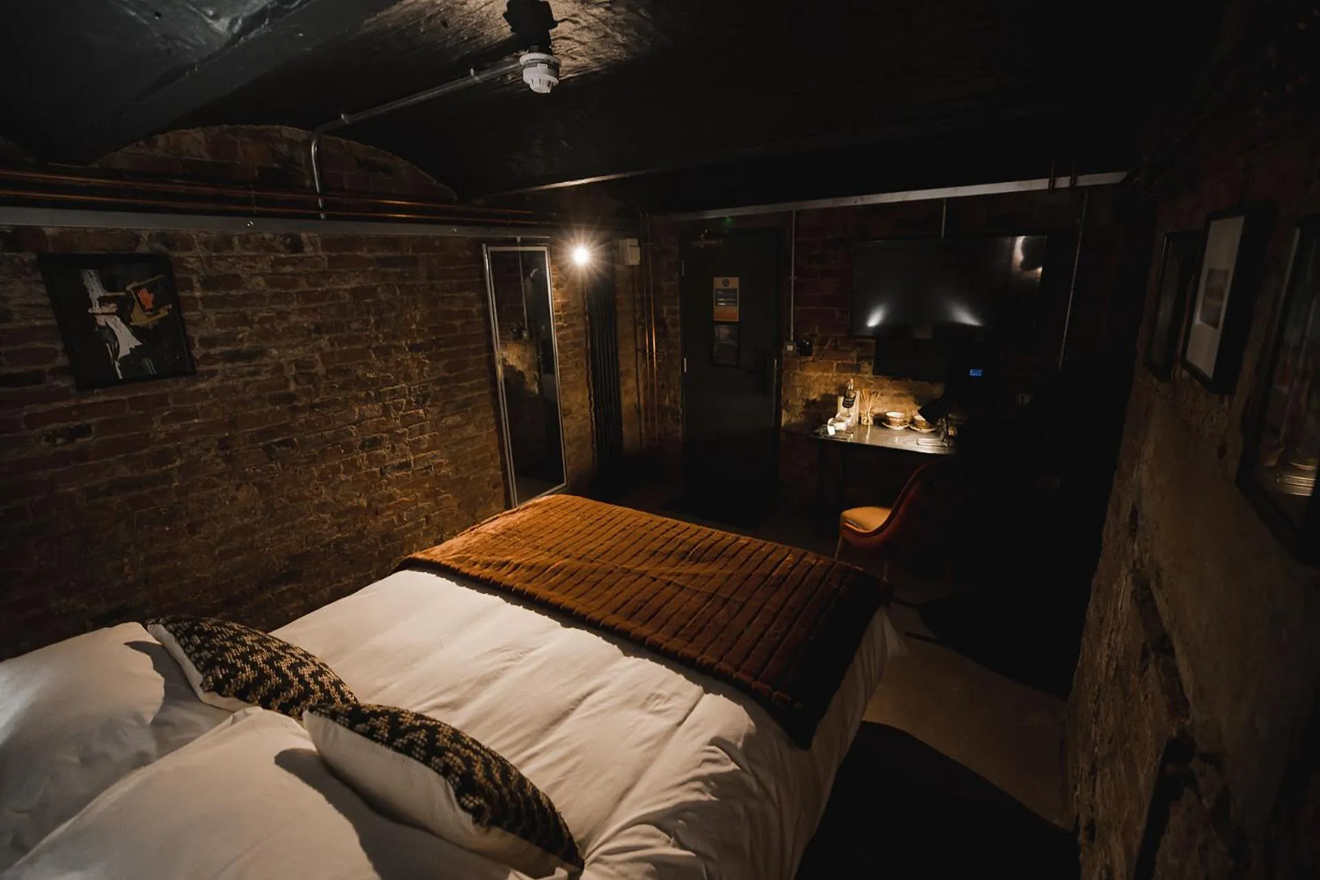 Bedroom, Bed in Impossible Motel