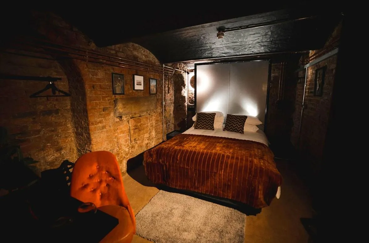 Bedroom, Bed in Impossible Motel