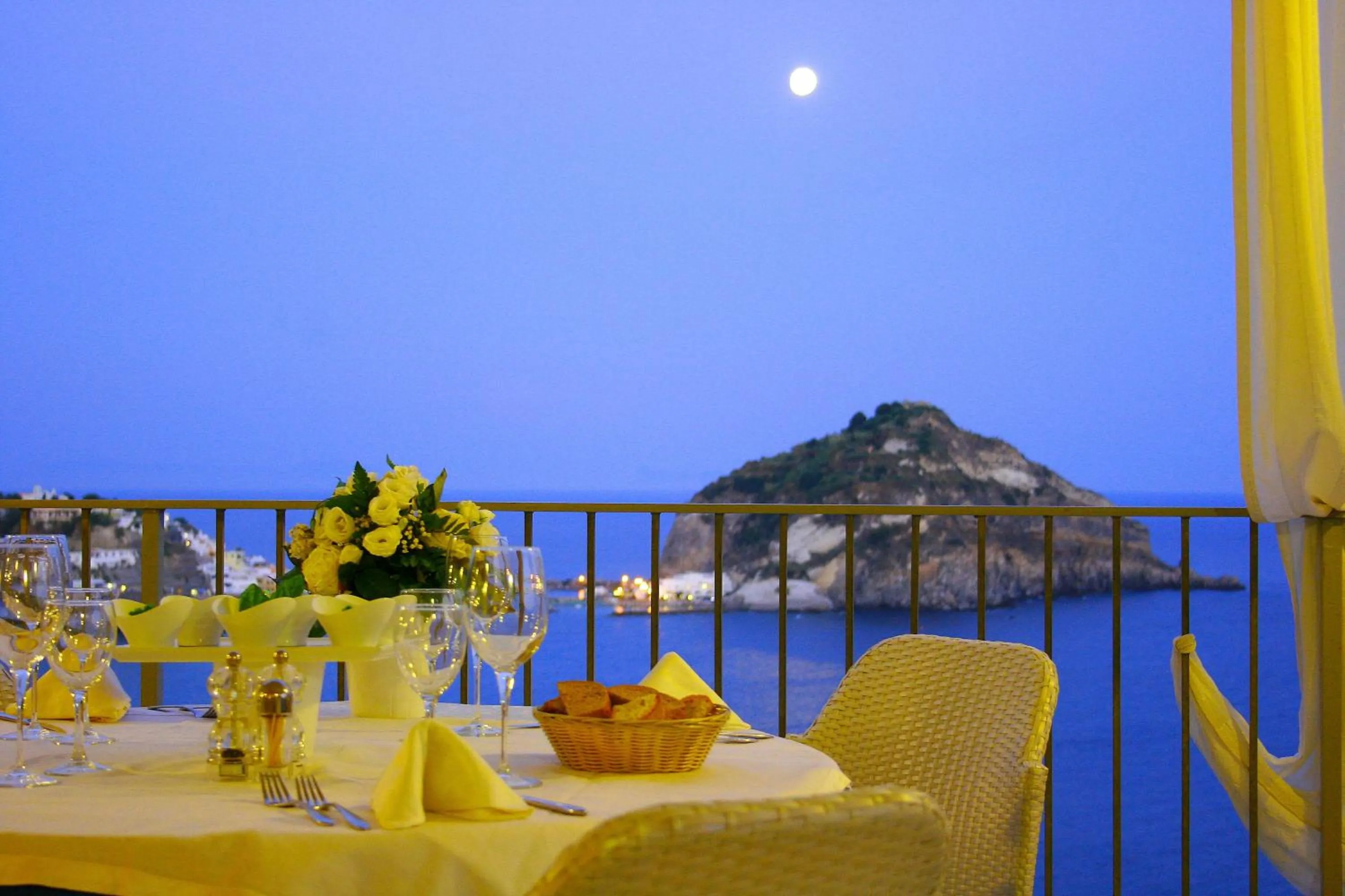 Restaurant/places to eat in Hotel Torre Sant'Angelo