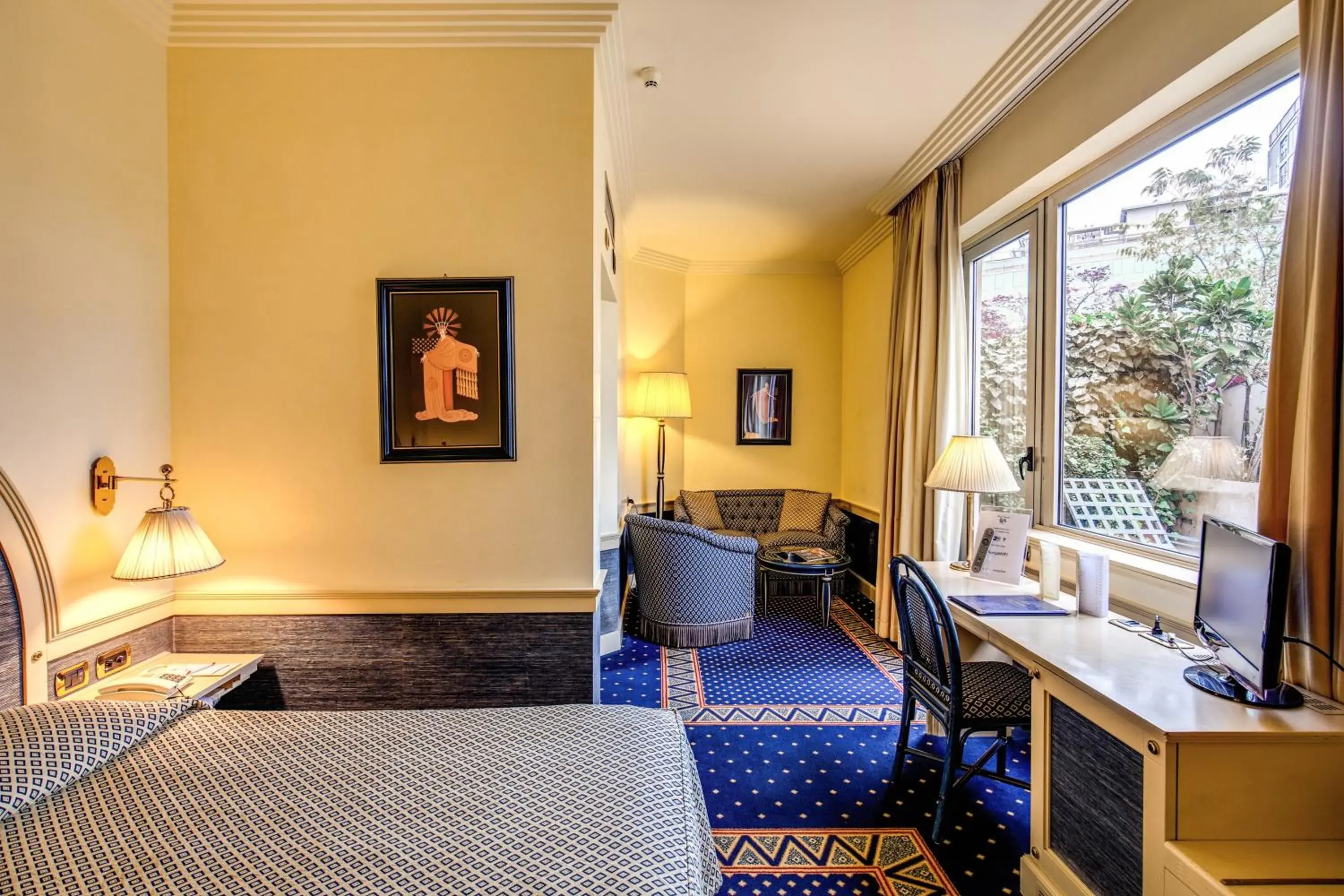 TV and multimedia, Bed in Hotel Auriga TV and multimedia, Bed in Hotel Auriga