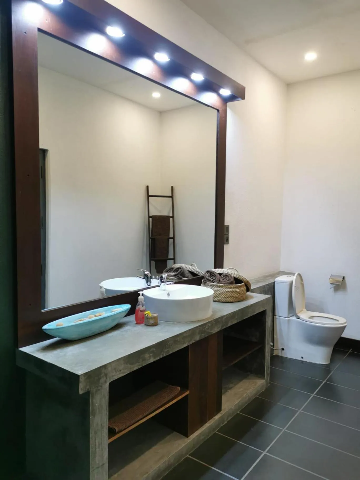 Bathroom in The Villa Green Inn