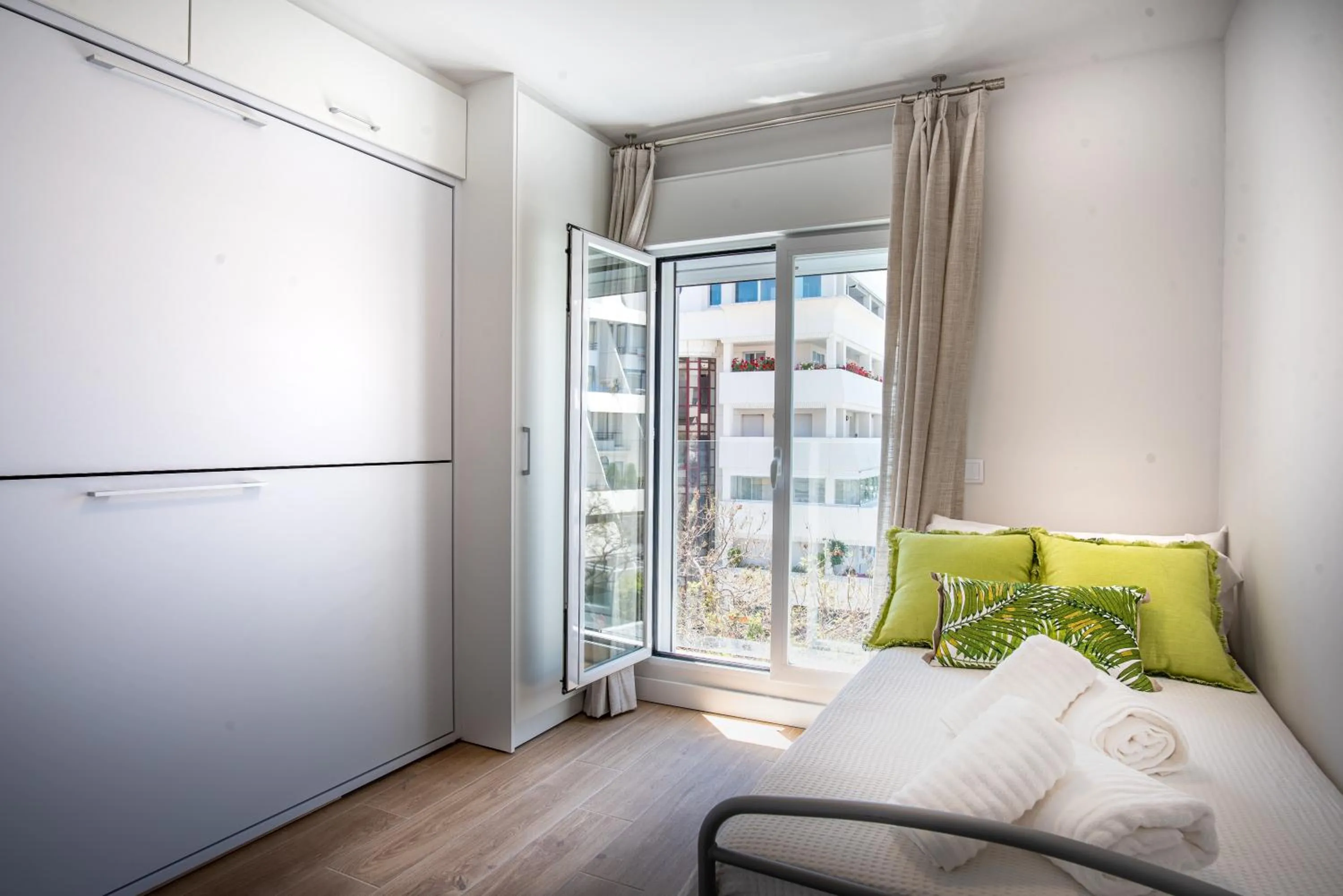 Decorative detail, Bed in Apartamento en Milla Oro Marbella