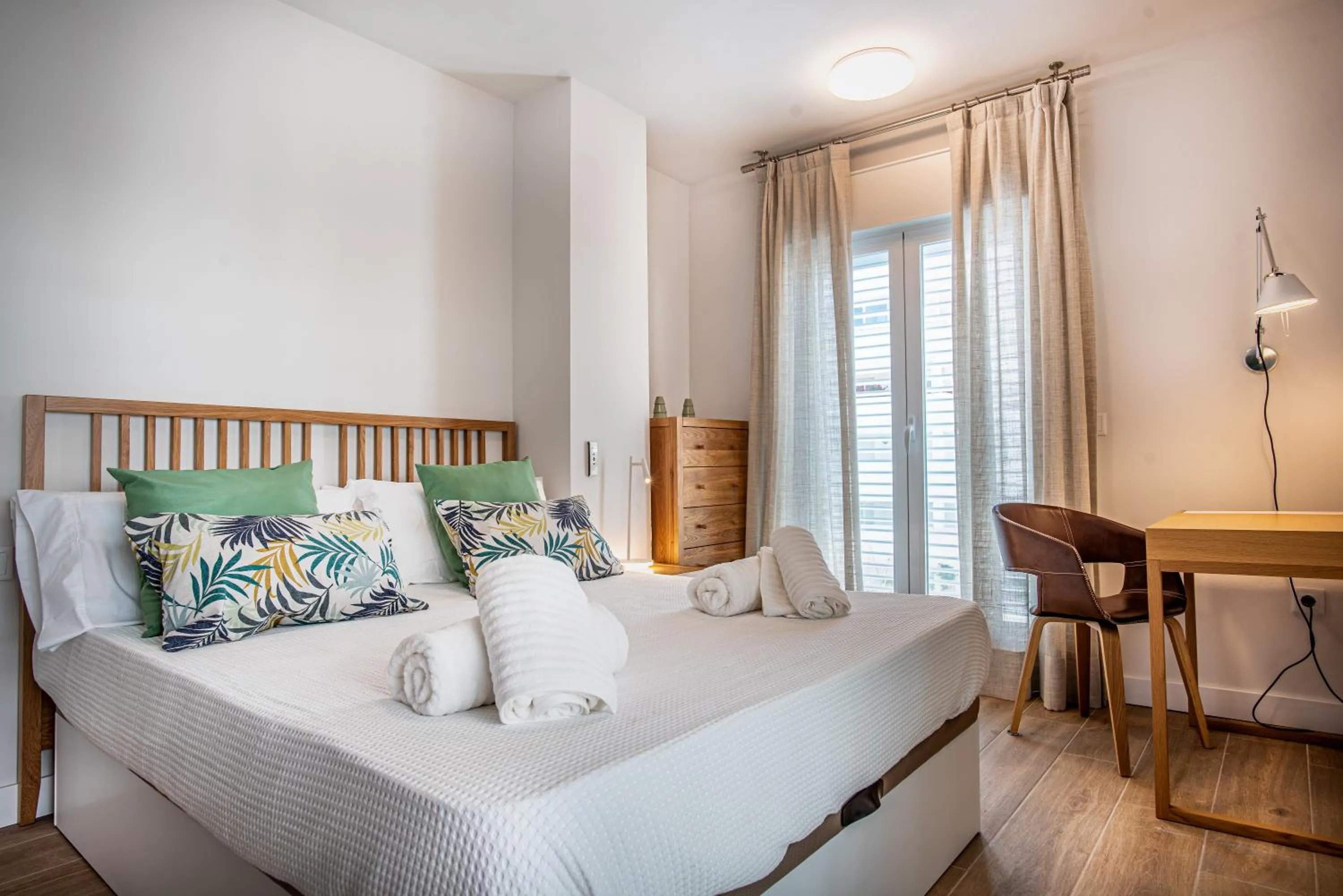 Bedroom, Bed in Apartamento en Milla Oro Marbella