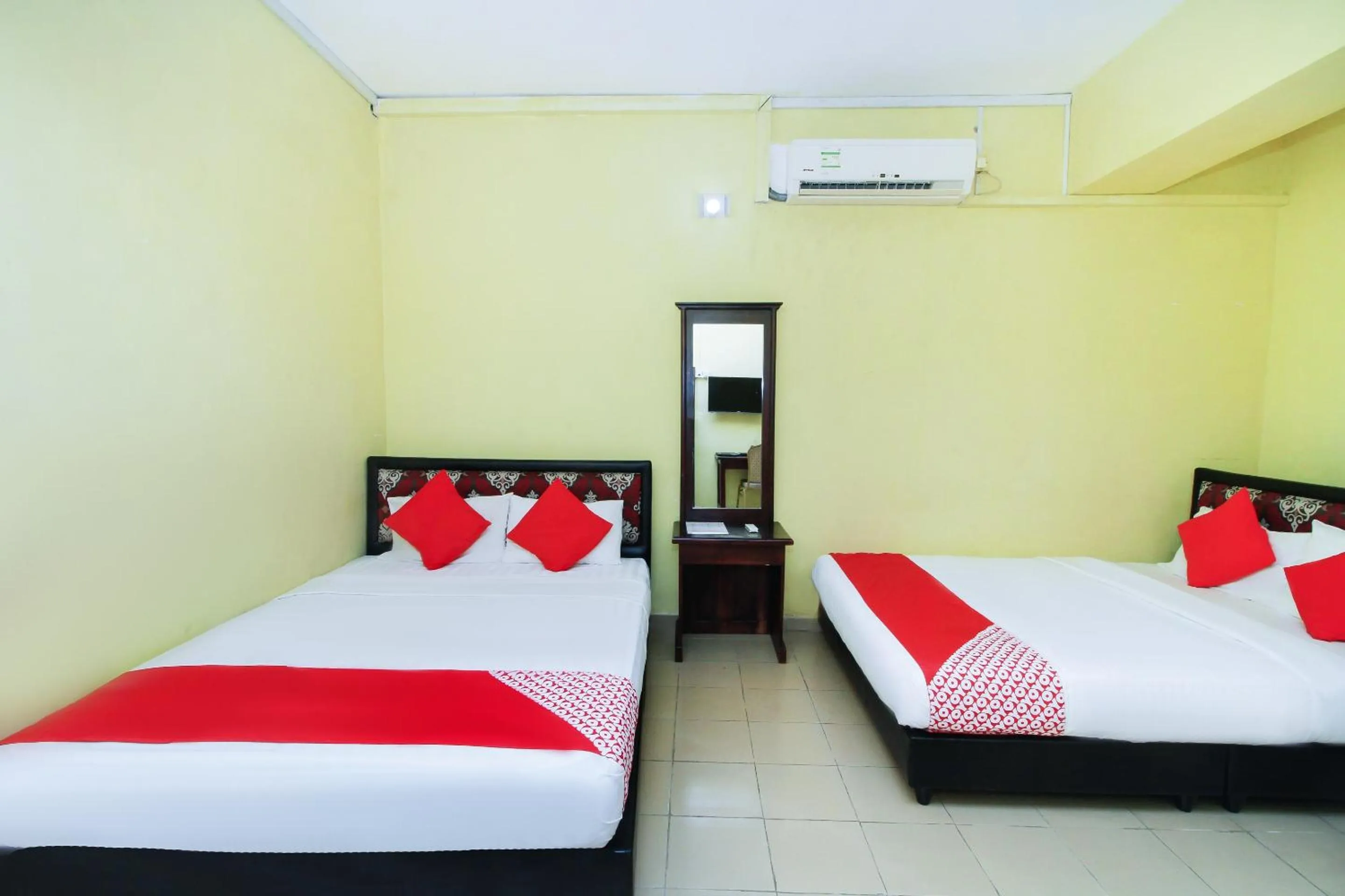 Bed in Green Palace Colombo