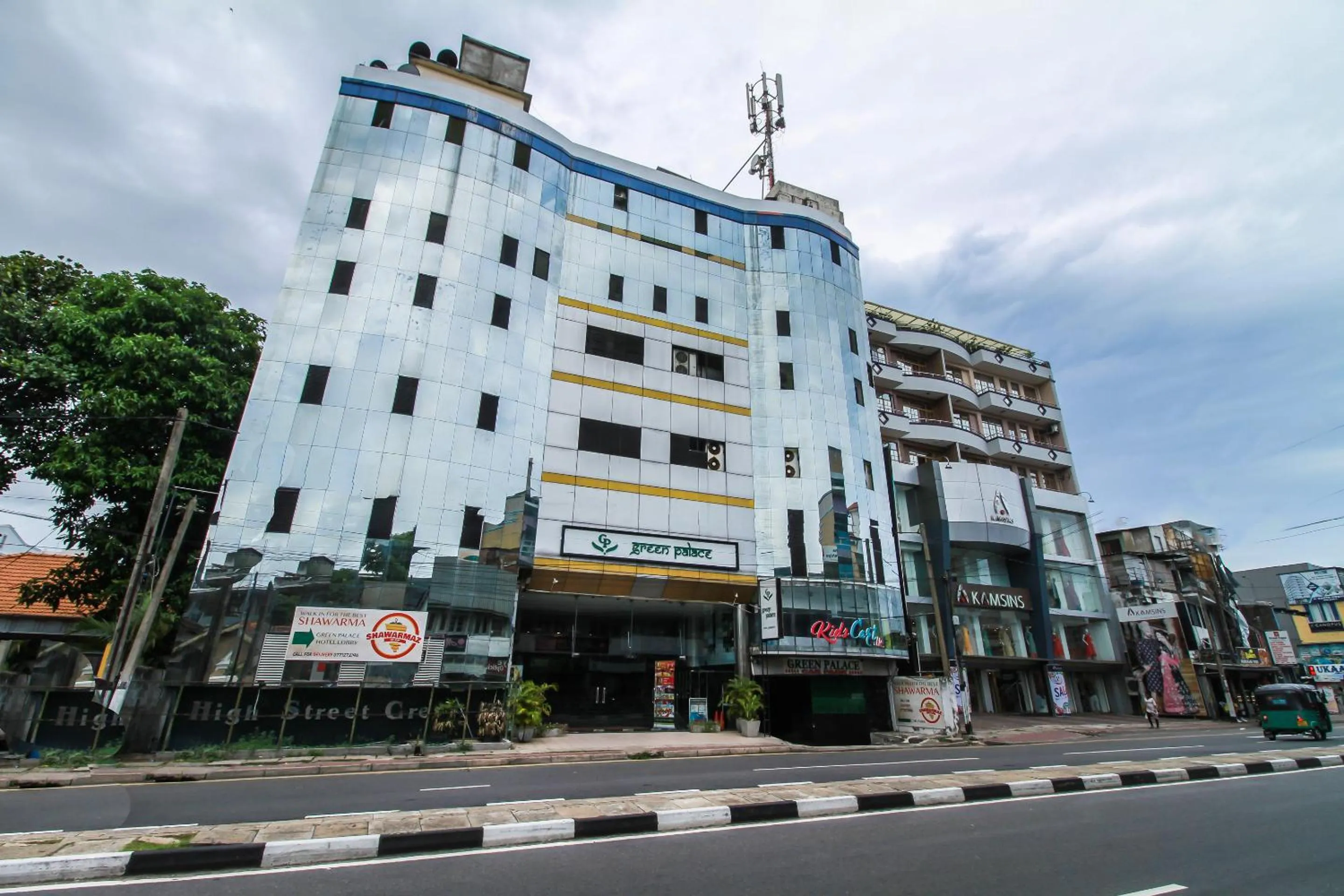 Facade/entrance in Green Palace Colombo