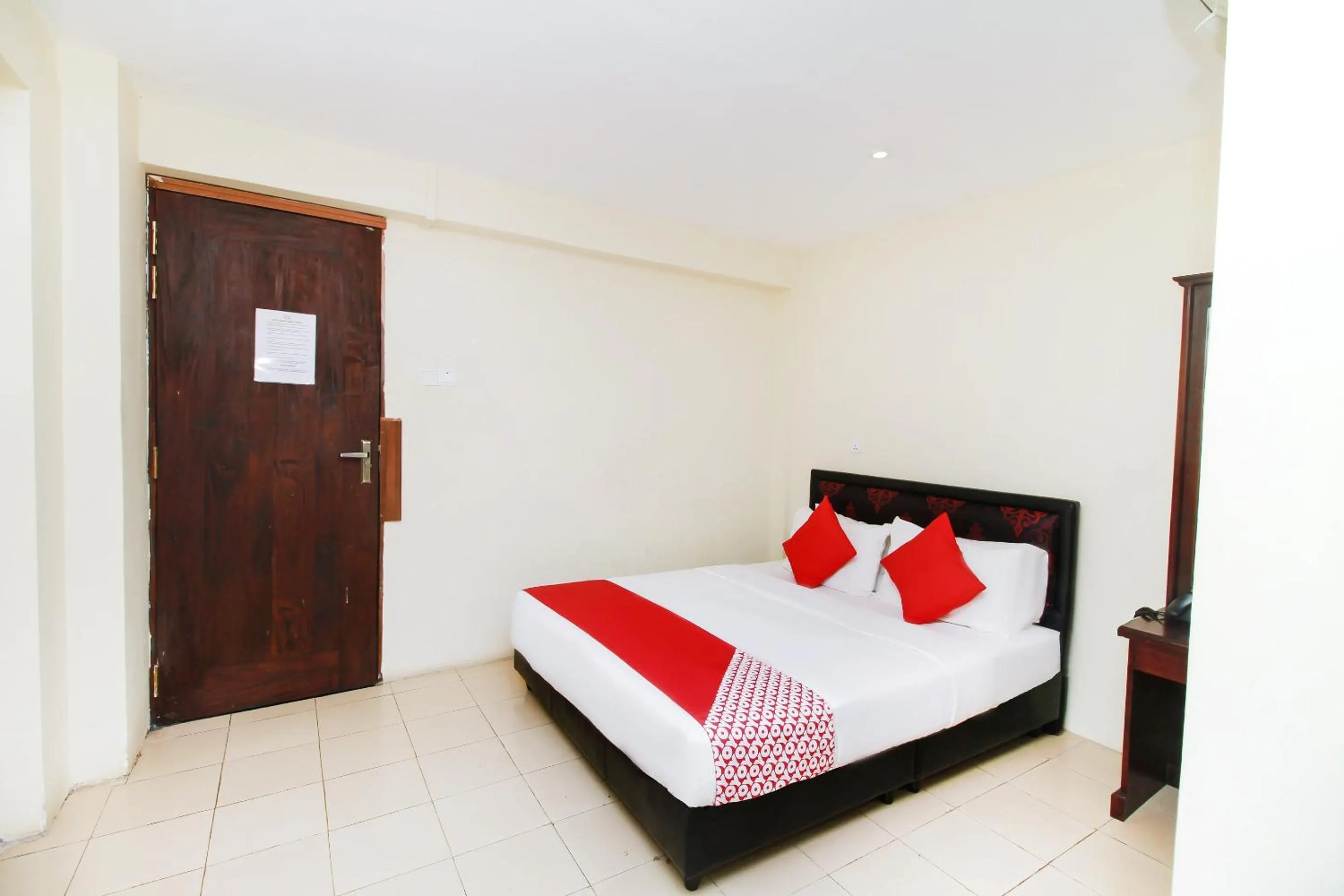 Bed in Green Palace Colombo