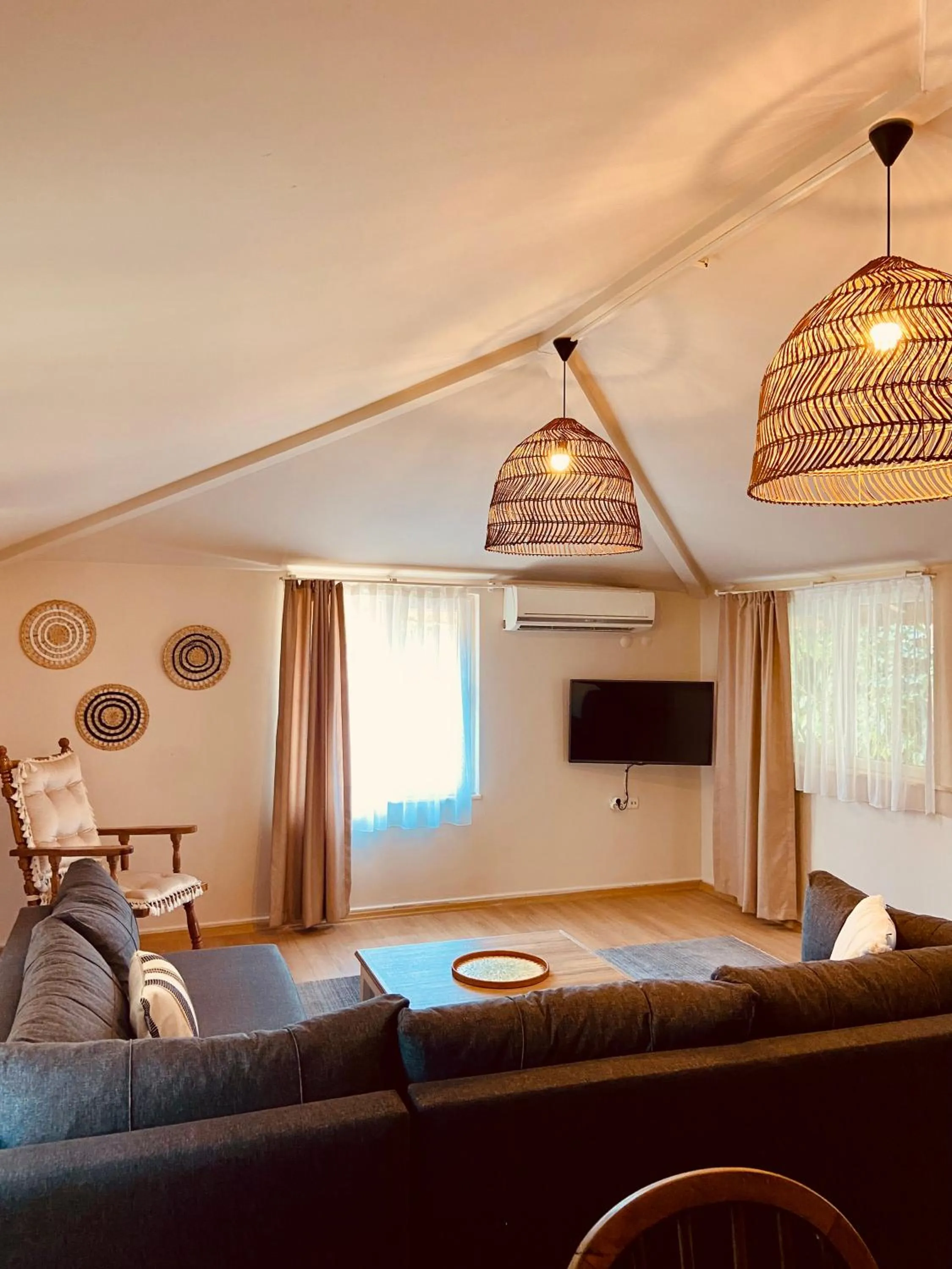 Communal lounge/ TV room in Kalia Beach Hotel Side