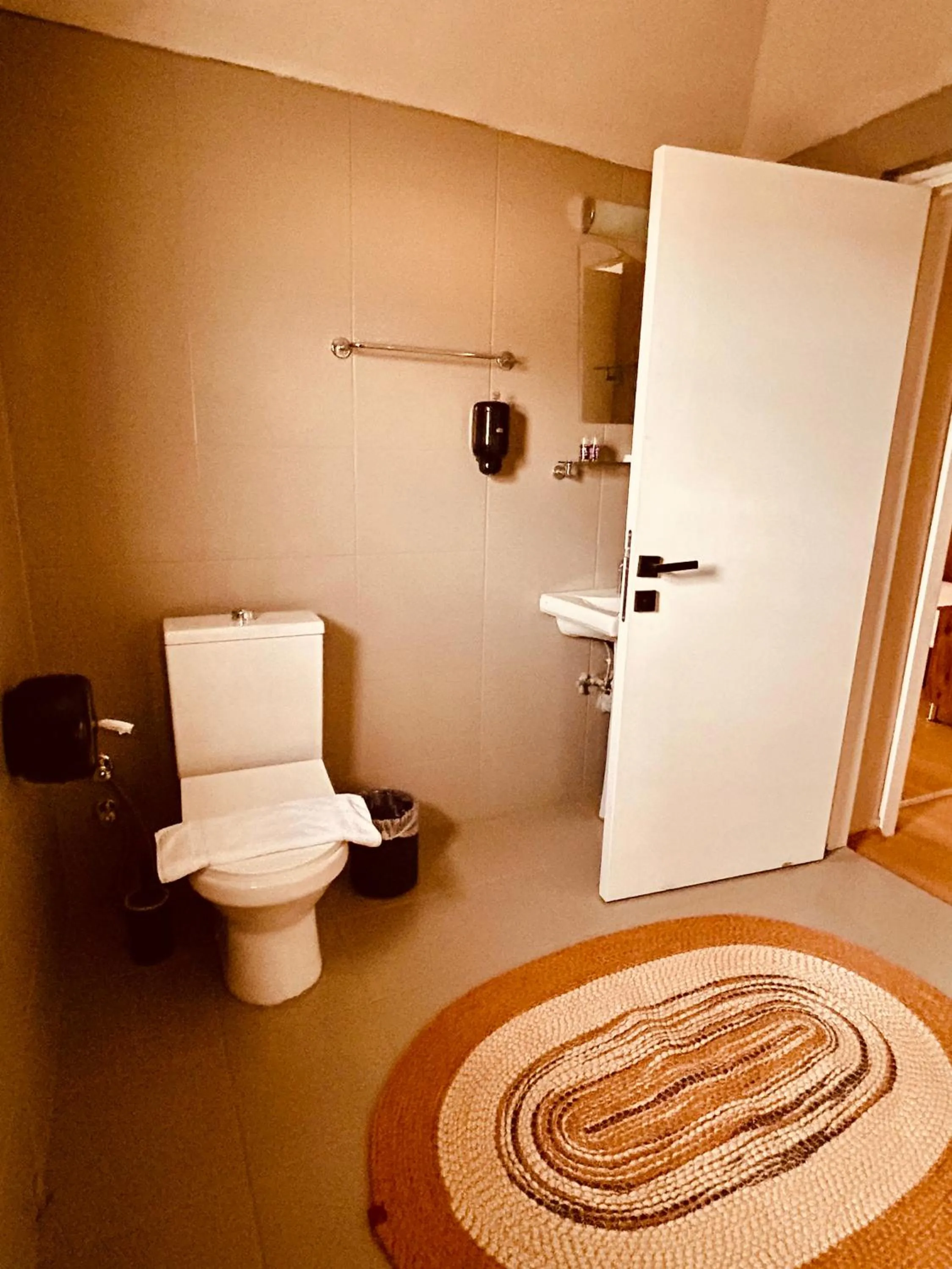 Toilet in Kalia Beach Hotel Side