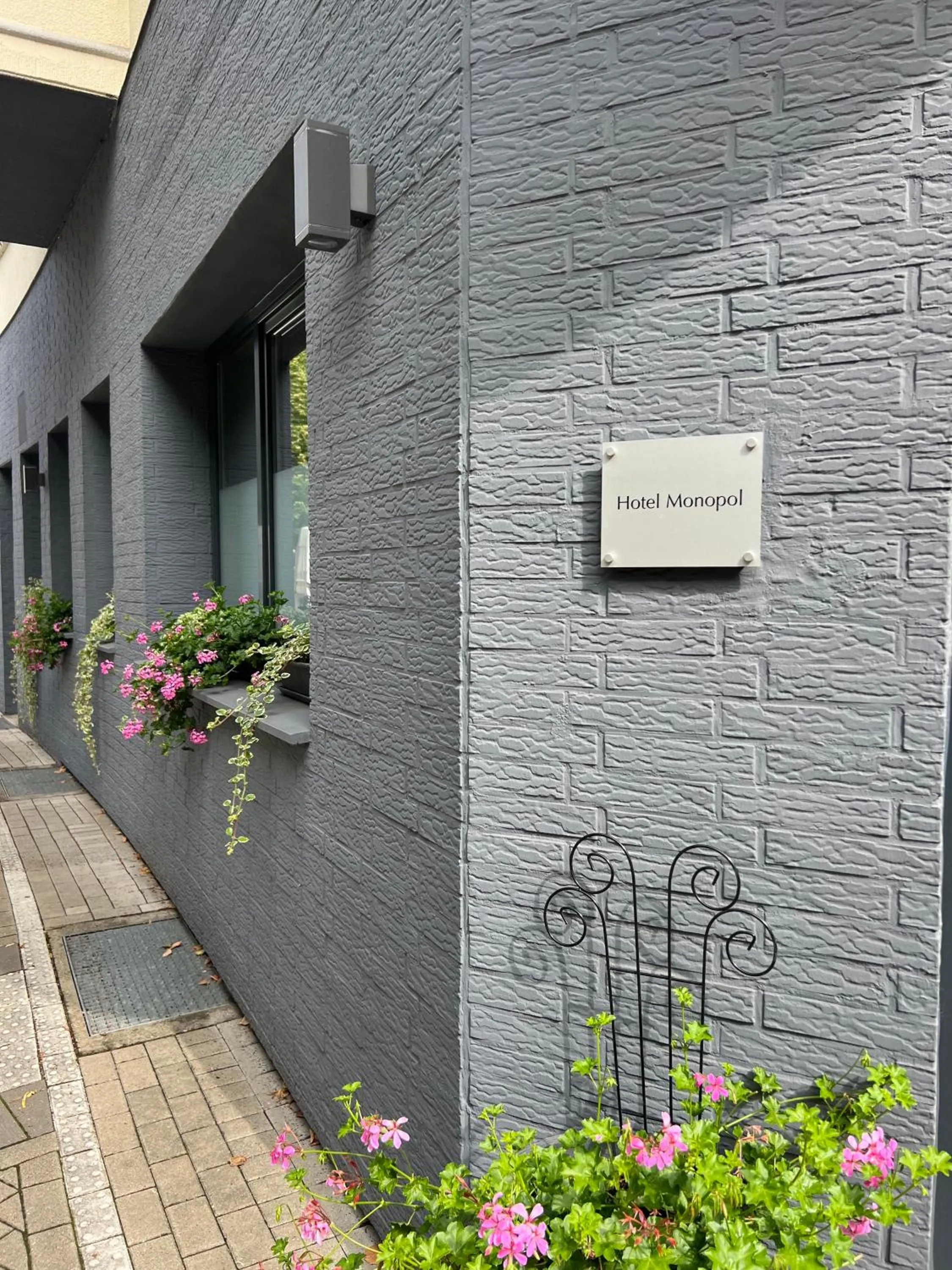 Logo/Certificate/Sign in Hotel Monopol