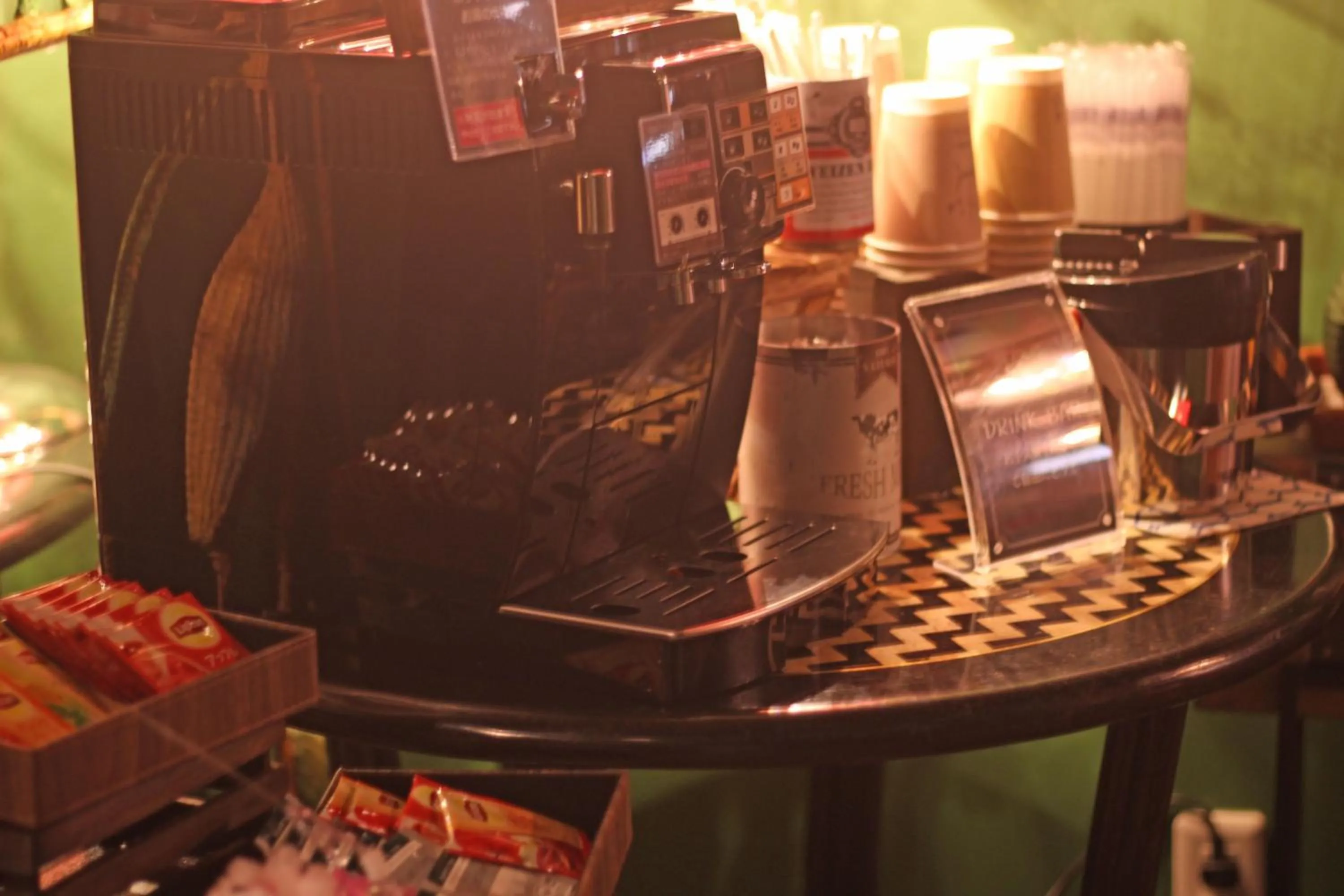 Coffee/tea facilities in Hotel OLDSWING Adult Only