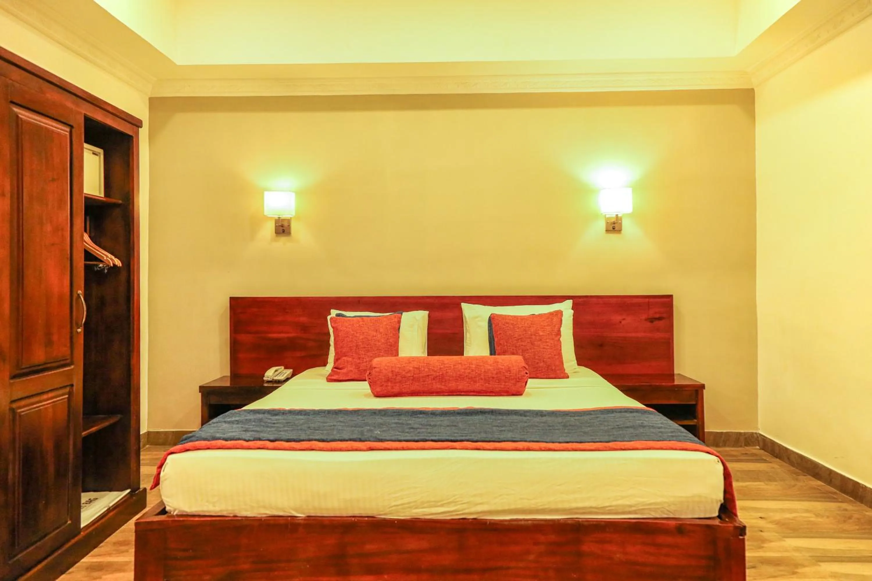 Photo of the whole room, Bed in Oak Ray Ella Gap Hotel