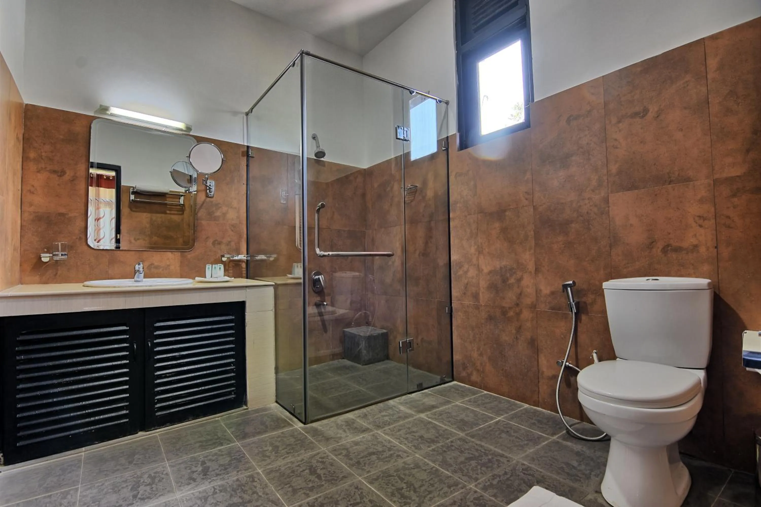 Shower in Oak Ray Ella Gap Hotel